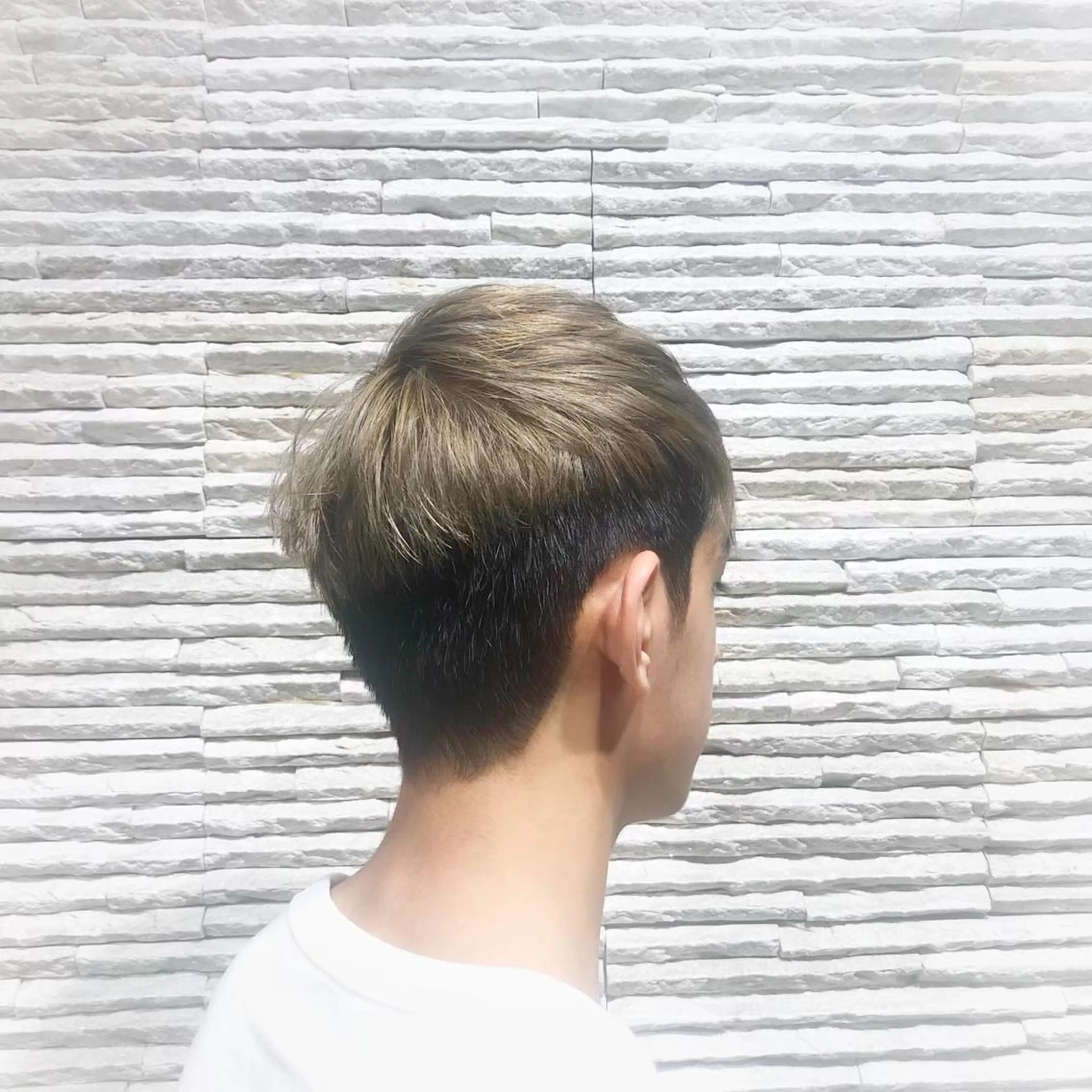 ショート カラー メンズ メンズブリーチ ツーブロック ベージュカラー ブリーチ カット ヘアカラー ✨ハイトーン カラー福岡拓也✨のヘアスタイル