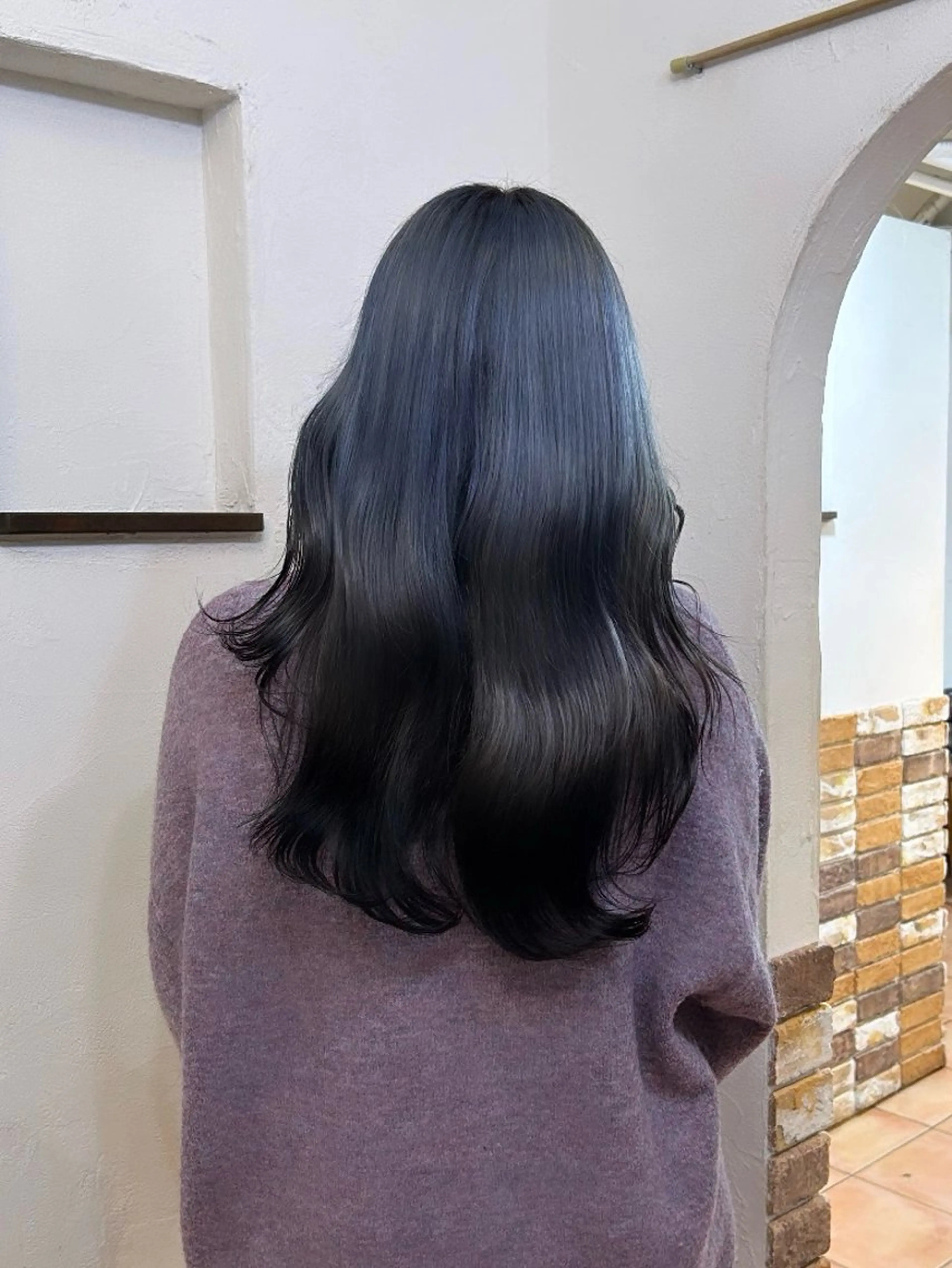 カラー 黒髪 ブルーカラー たきぐち さくらのヘアスタイル