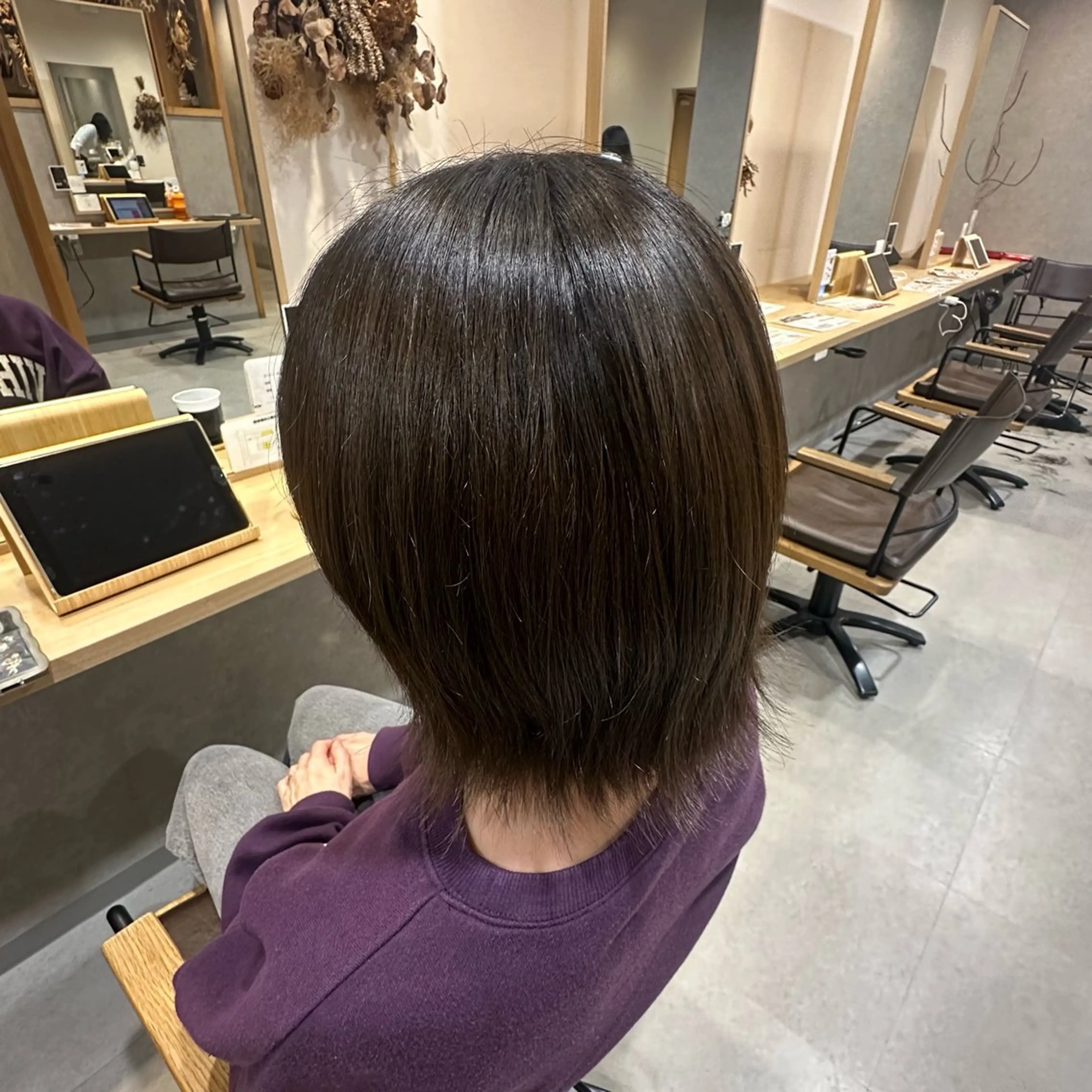 ミディアム カラー オリーブカラー 松尾 麗実のヘアスタイル