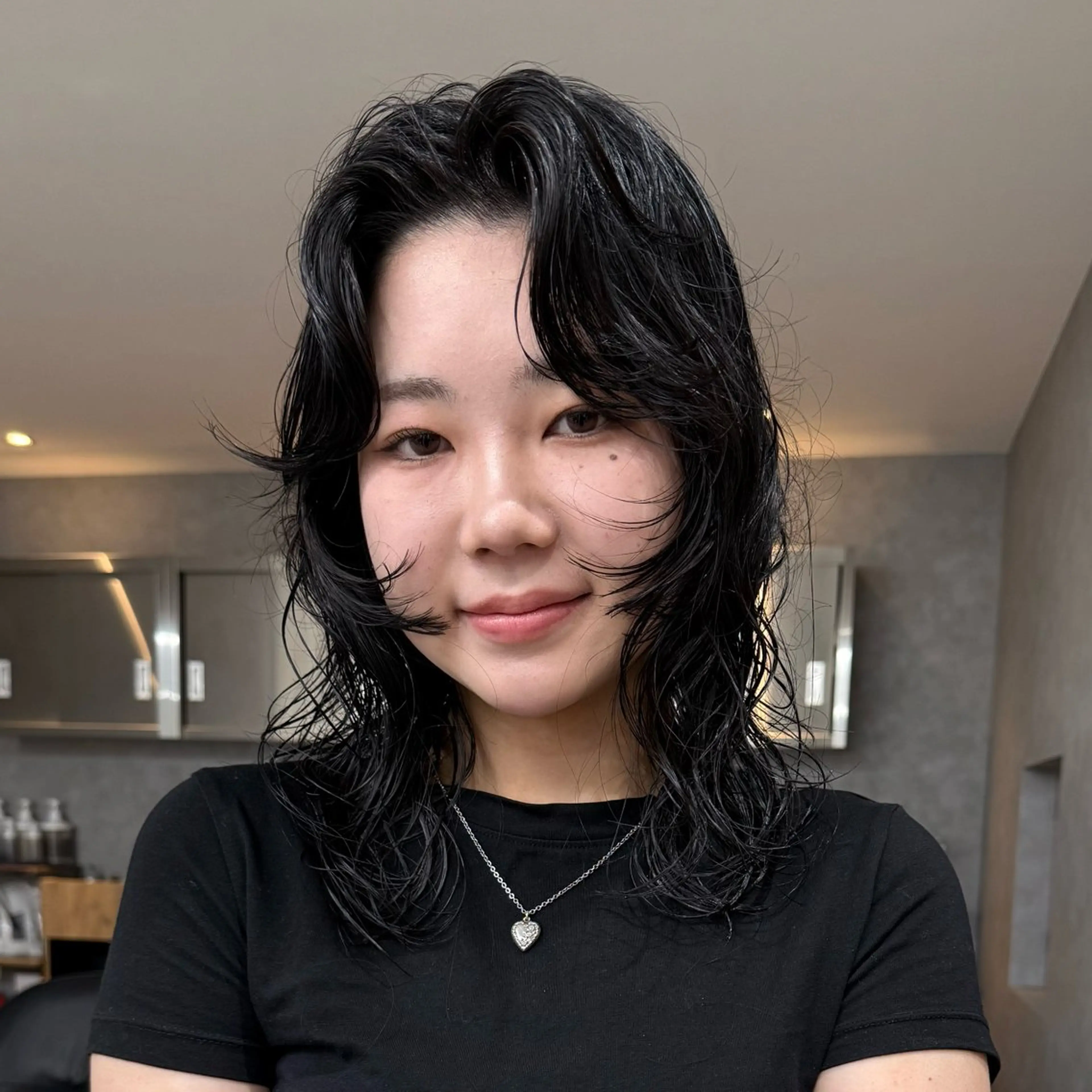 ミディアム パーマ ミディアムパーマ ウルフカット パーマ ブリーチモデル yumekaのヘアスタイル