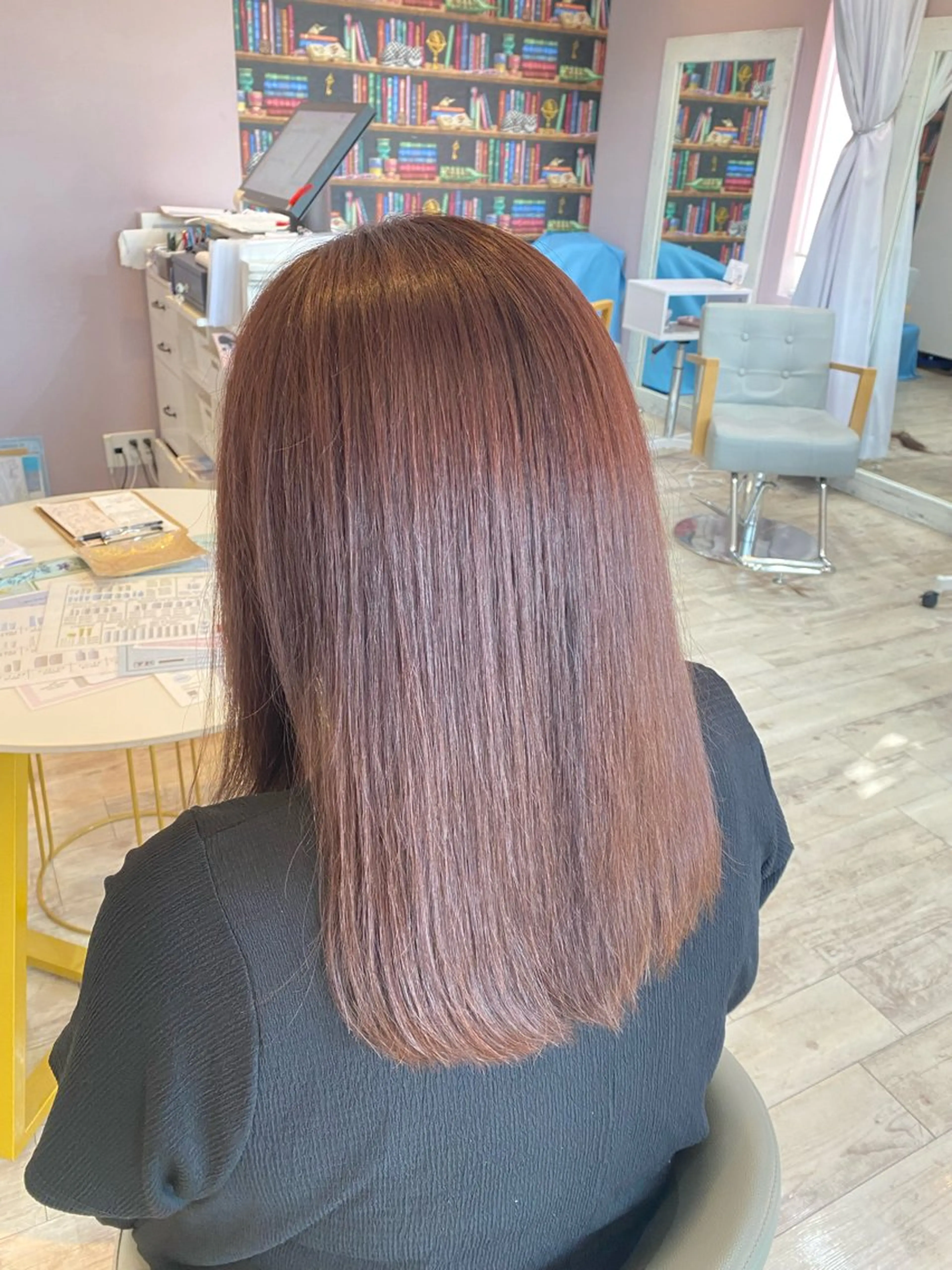 ミディアム パープルカラー かまだ しおりのヘアスタイル