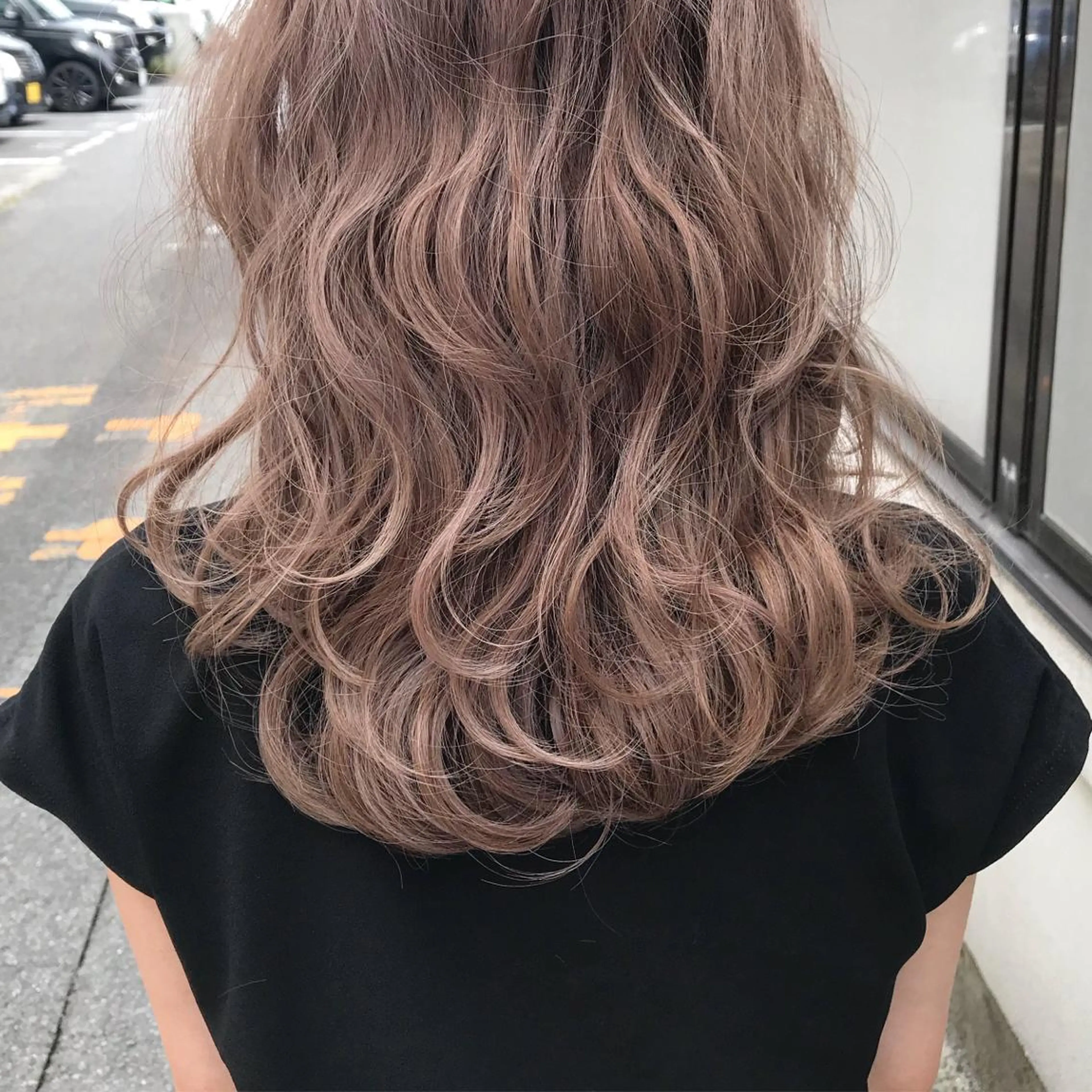 セミロング カラー ヘアアレンジ 切りっぱなしボブ バレイヤージュ ブリーチ グラデーションカラー ハイライトカラー Mariana/ 鶴原-ハイライトのヘアスタイル