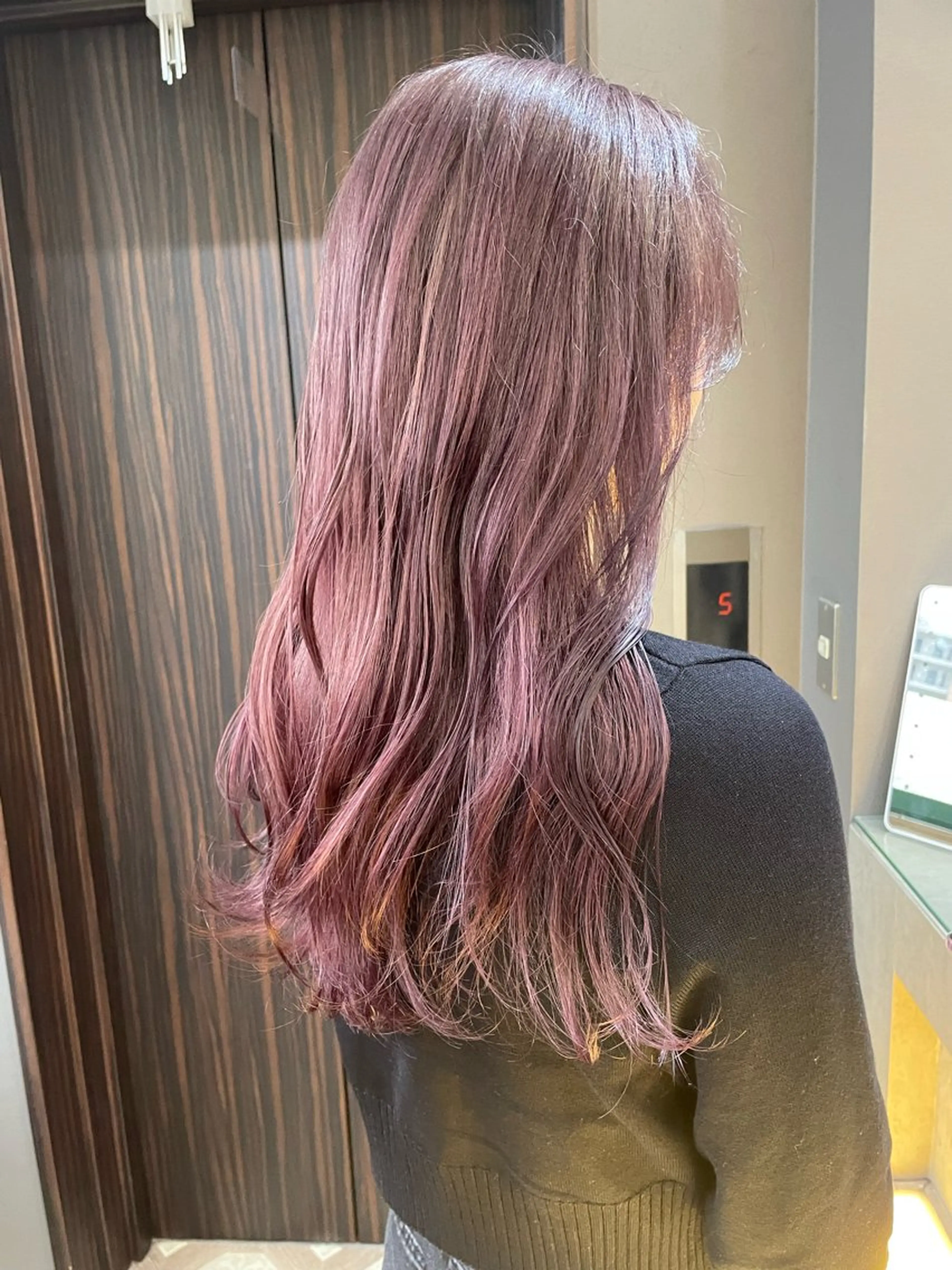 ロング AIRI layer cut hairのヘアスタイル