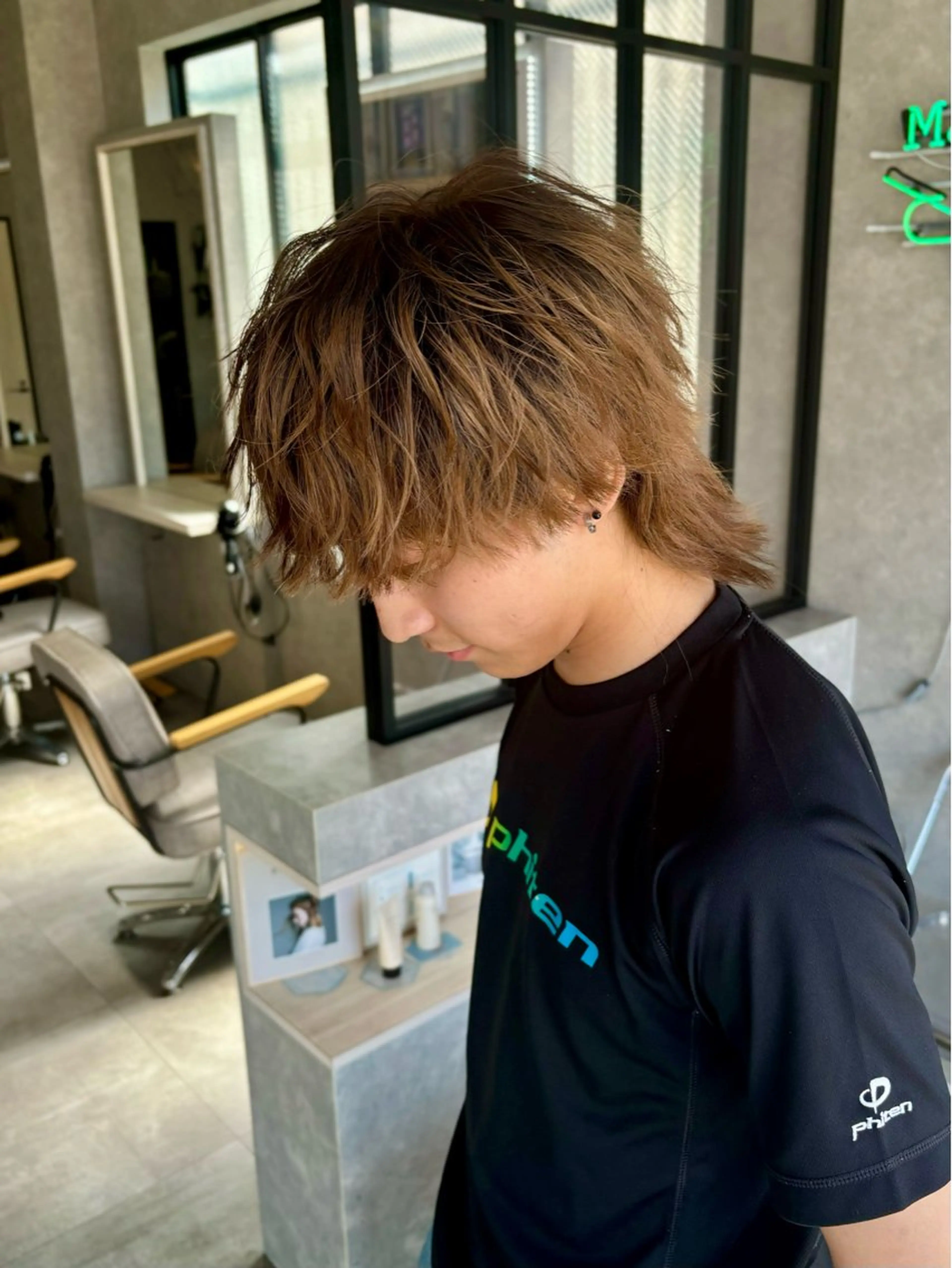 ショート カラー メンズ センターパート メンズハイトーン マッシュウルフ マッシュ メンズパーマ カット 長谷川 湧のヘアスタイル