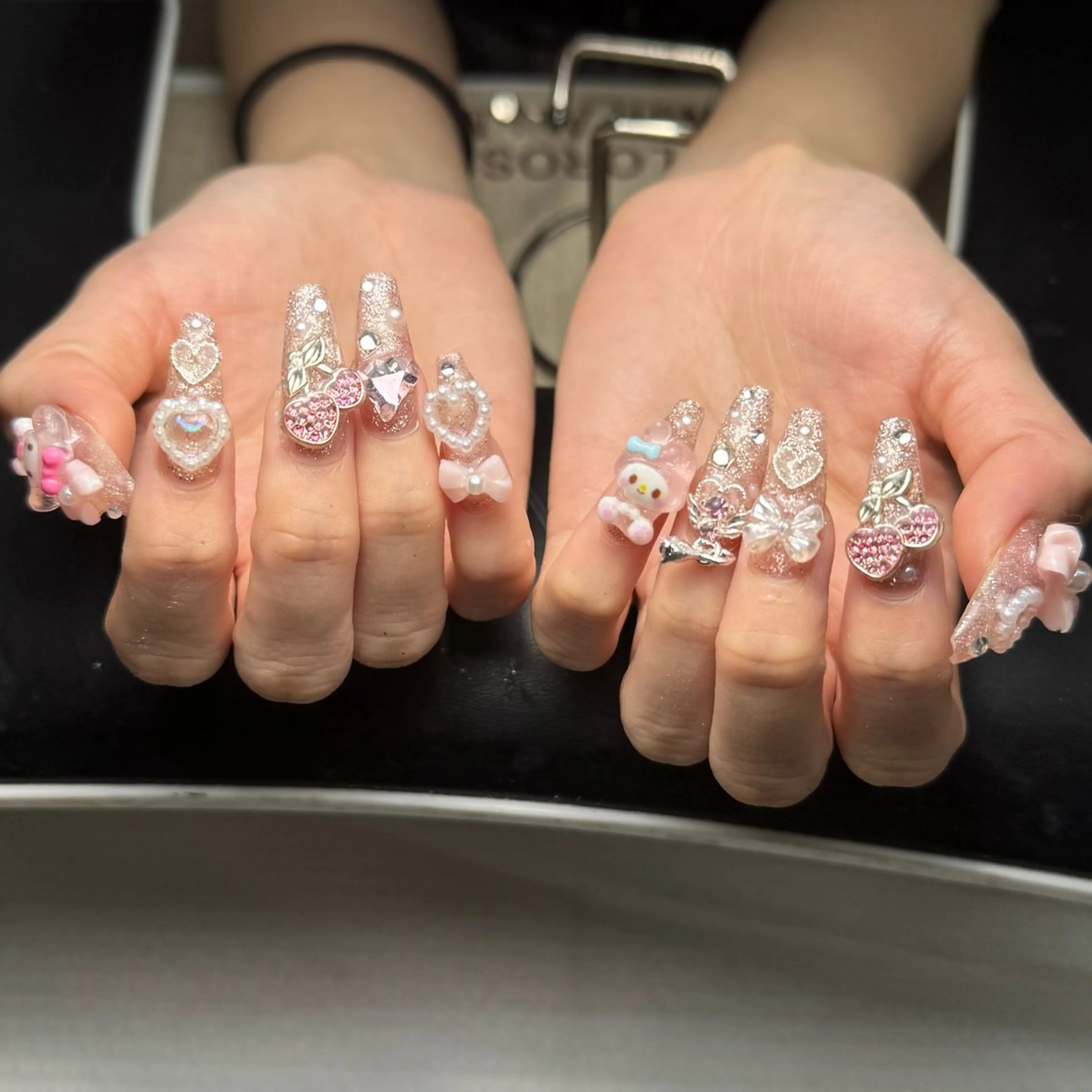 ネイル ハンドネイル ハンドケア いちご ちゃんのネイルデザイン