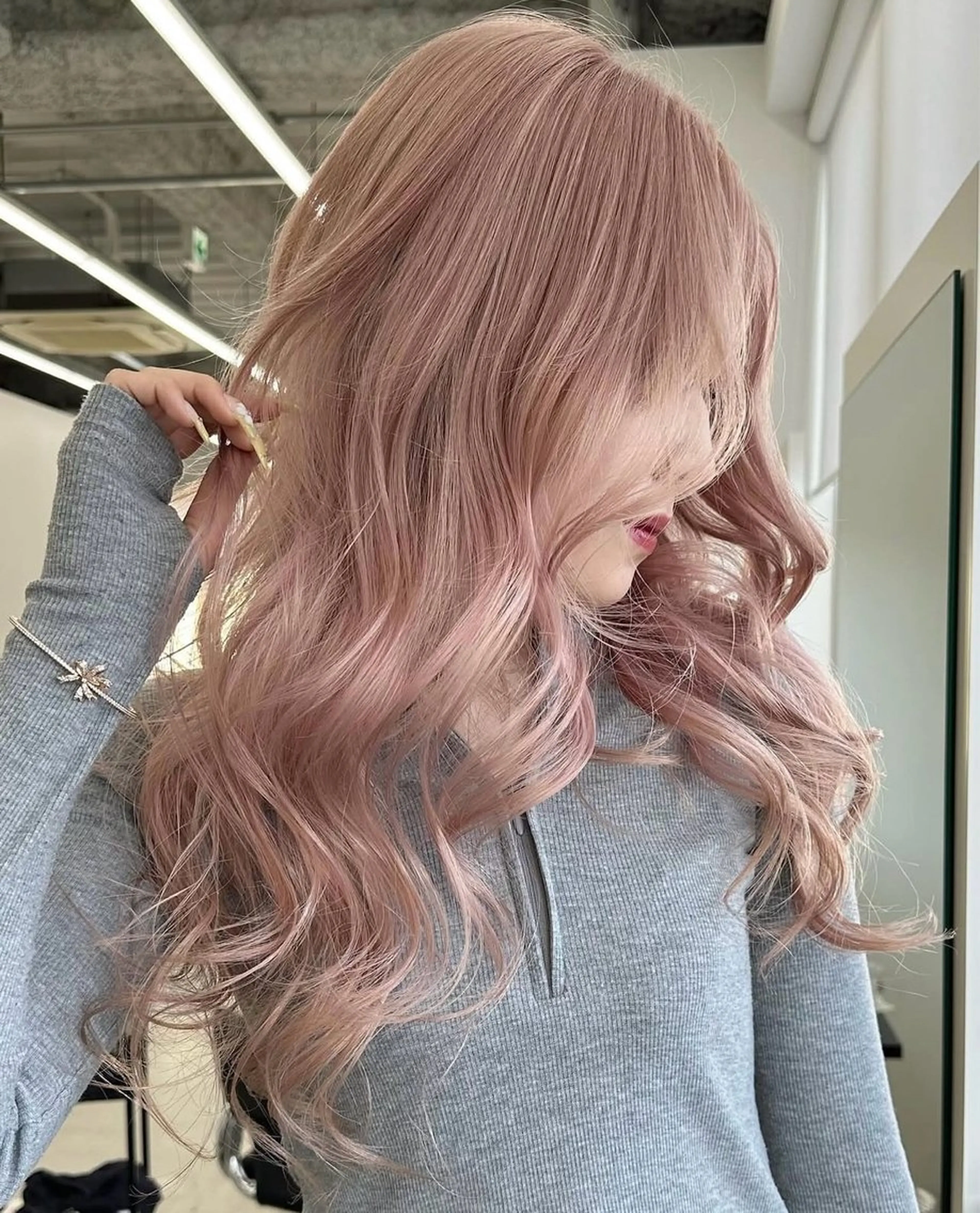 ロング ヘアカラー 大平 琶月のヘアスタイル