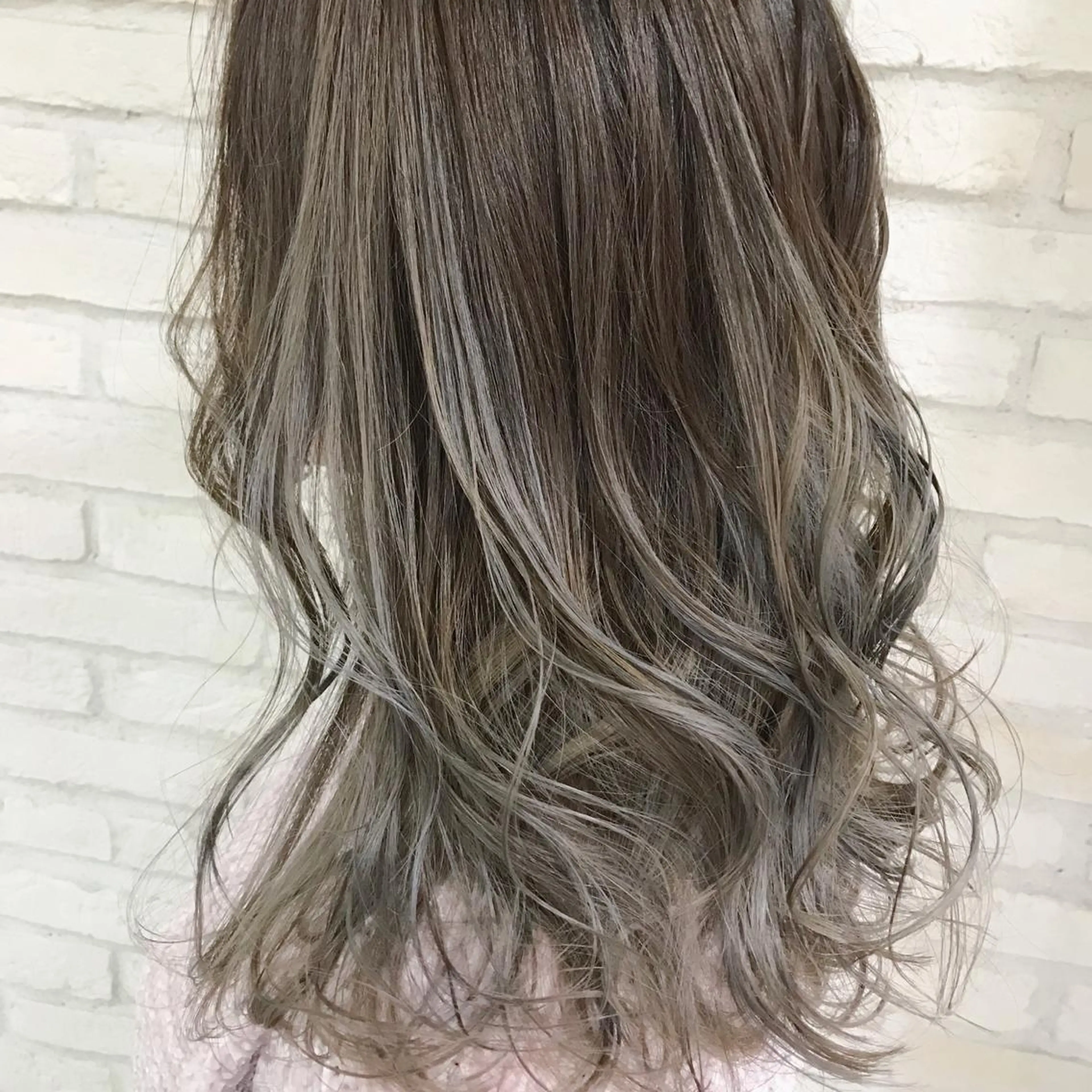 セミロング カラー バレイヤージュ レイヤーカット 横浜🍒ルーツカラー エクステ／RIEのヘアスタイル