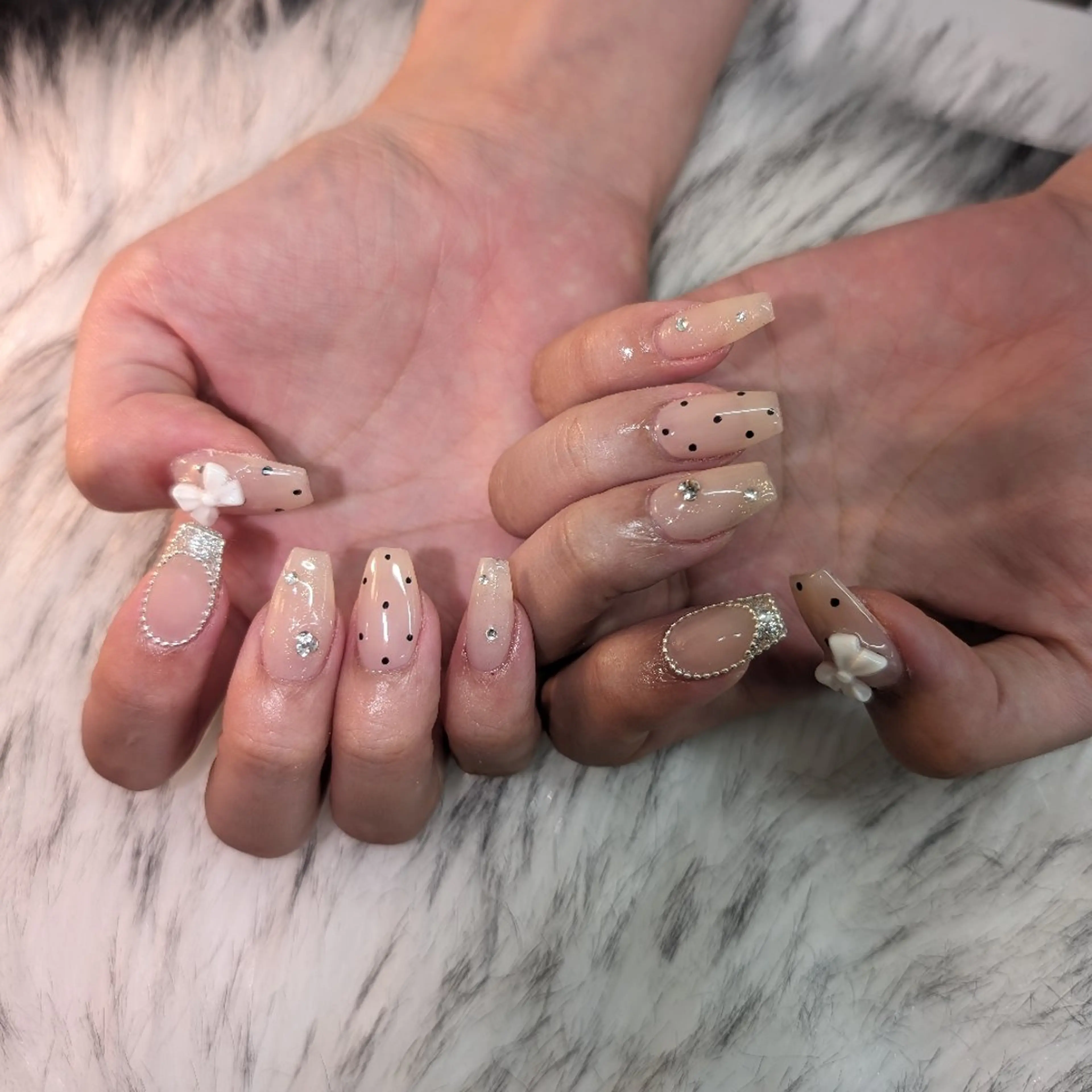 ネイル ハンドネイル RUNWAY 　　の眉毛・アイブロウイメージ