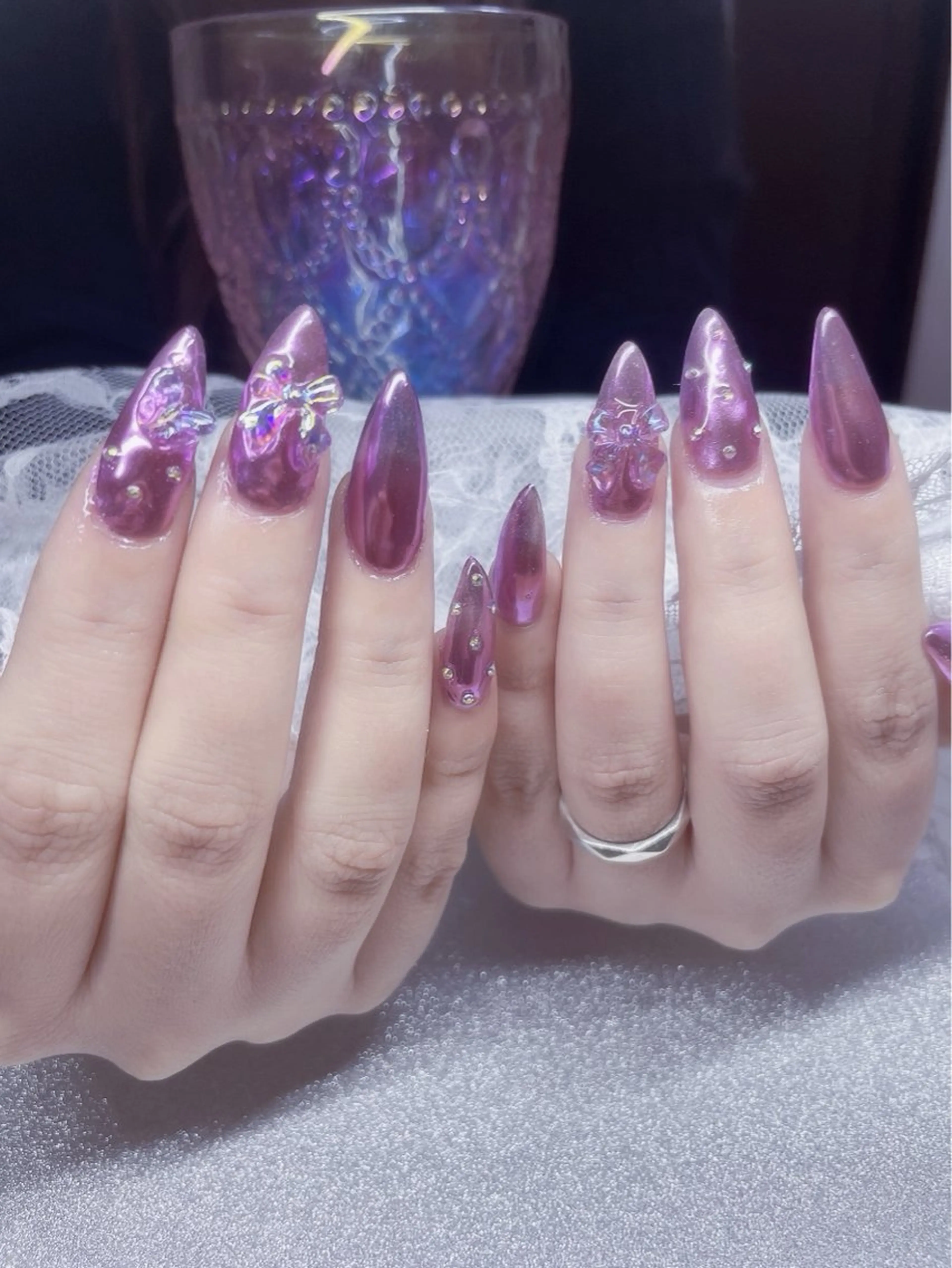 ネイル ミラーネイル パープル リボン 高橋 さえみのネイルデザイン