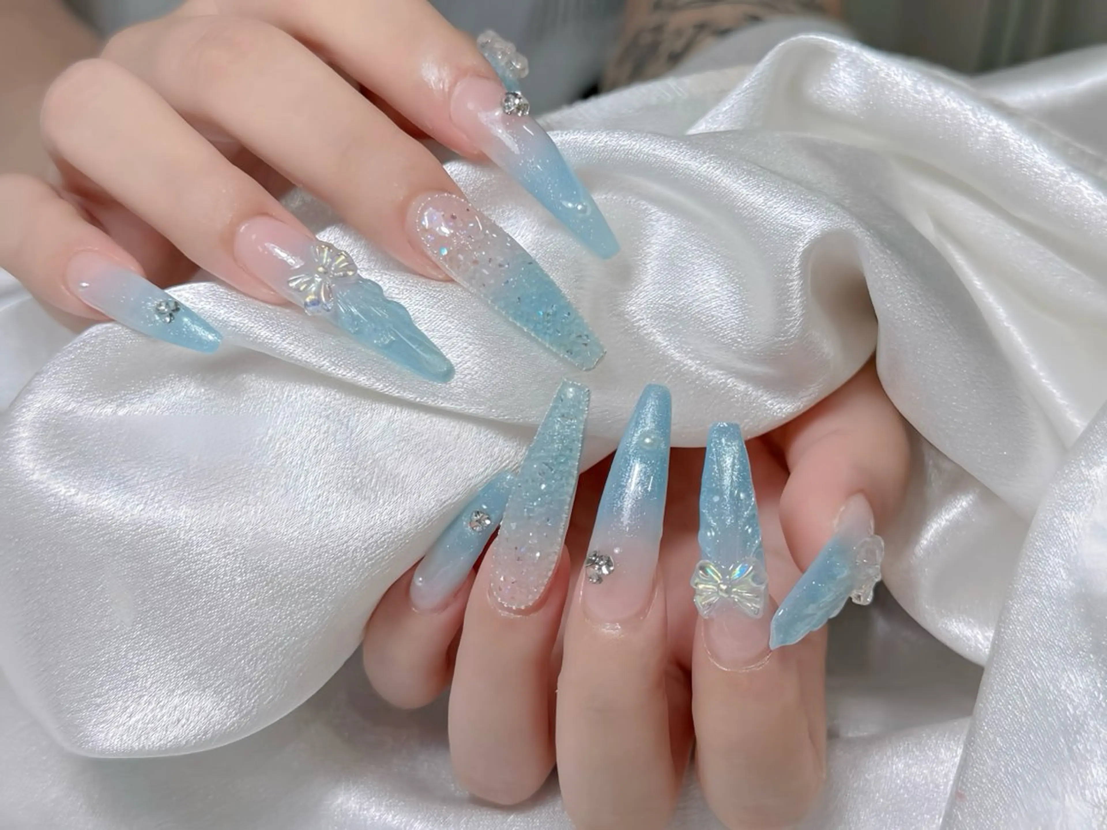 ネイル アートネイル チークネイル ジェルネイル ロングネイル マグネットネイル ハンドネイル Rin Nail 新大久保店のネイルデザイン