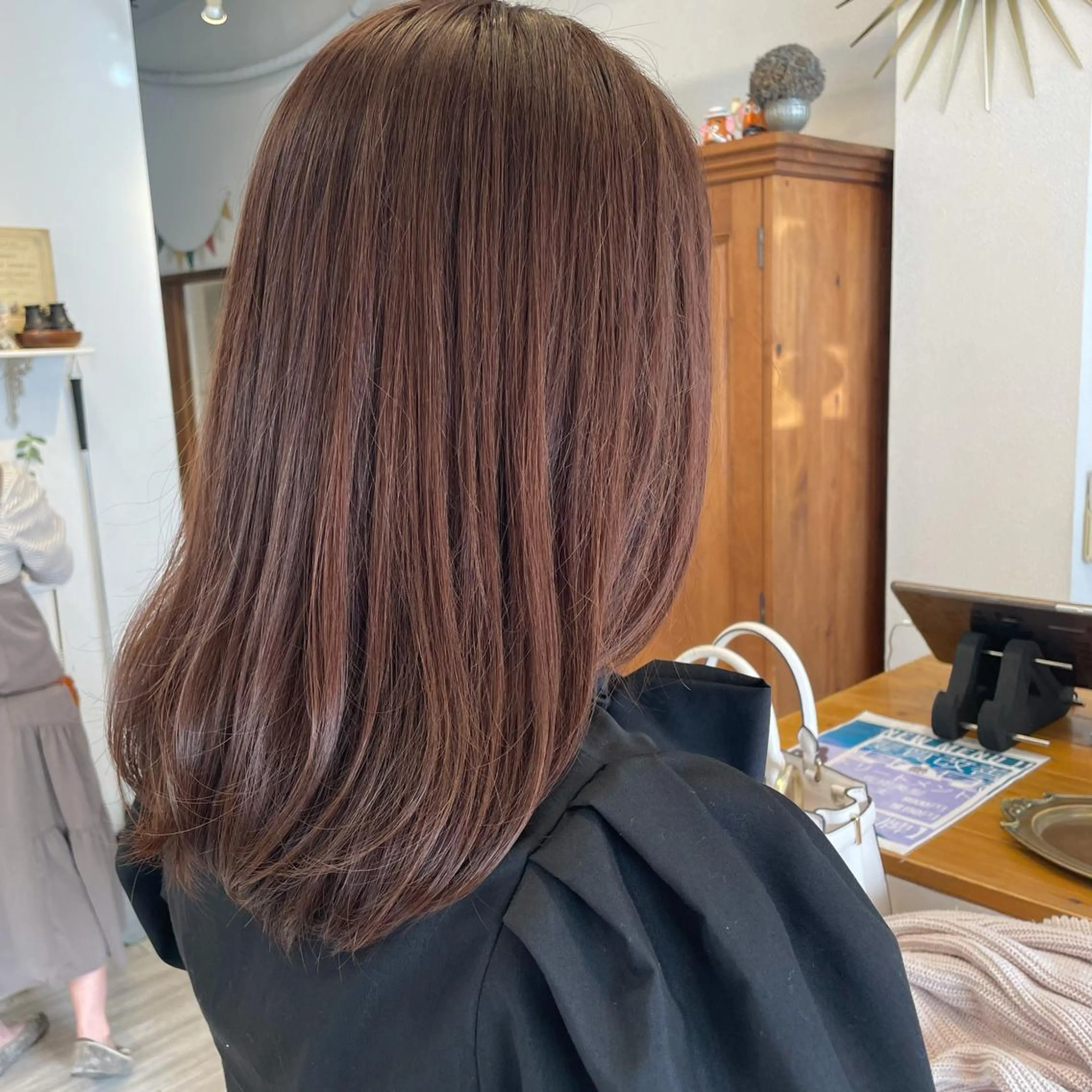 ミディアム カラー ベージュカラー ピンクカラー ピンクベージュ カット インナーカラー 推し ブリーチ 髪質改善のヘアスタイル