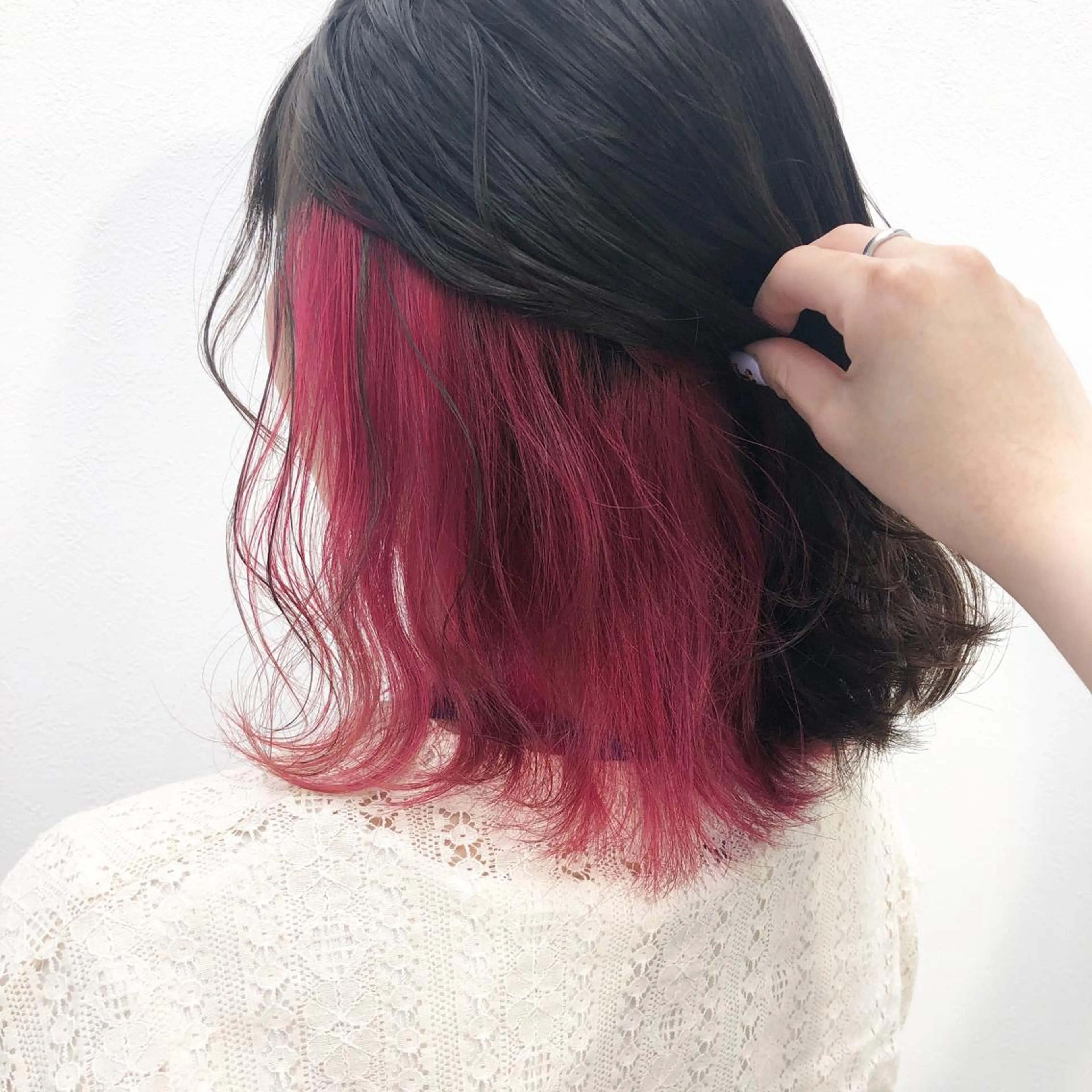 ミディアム AKANE 【zina新宿】のヘアスタイル