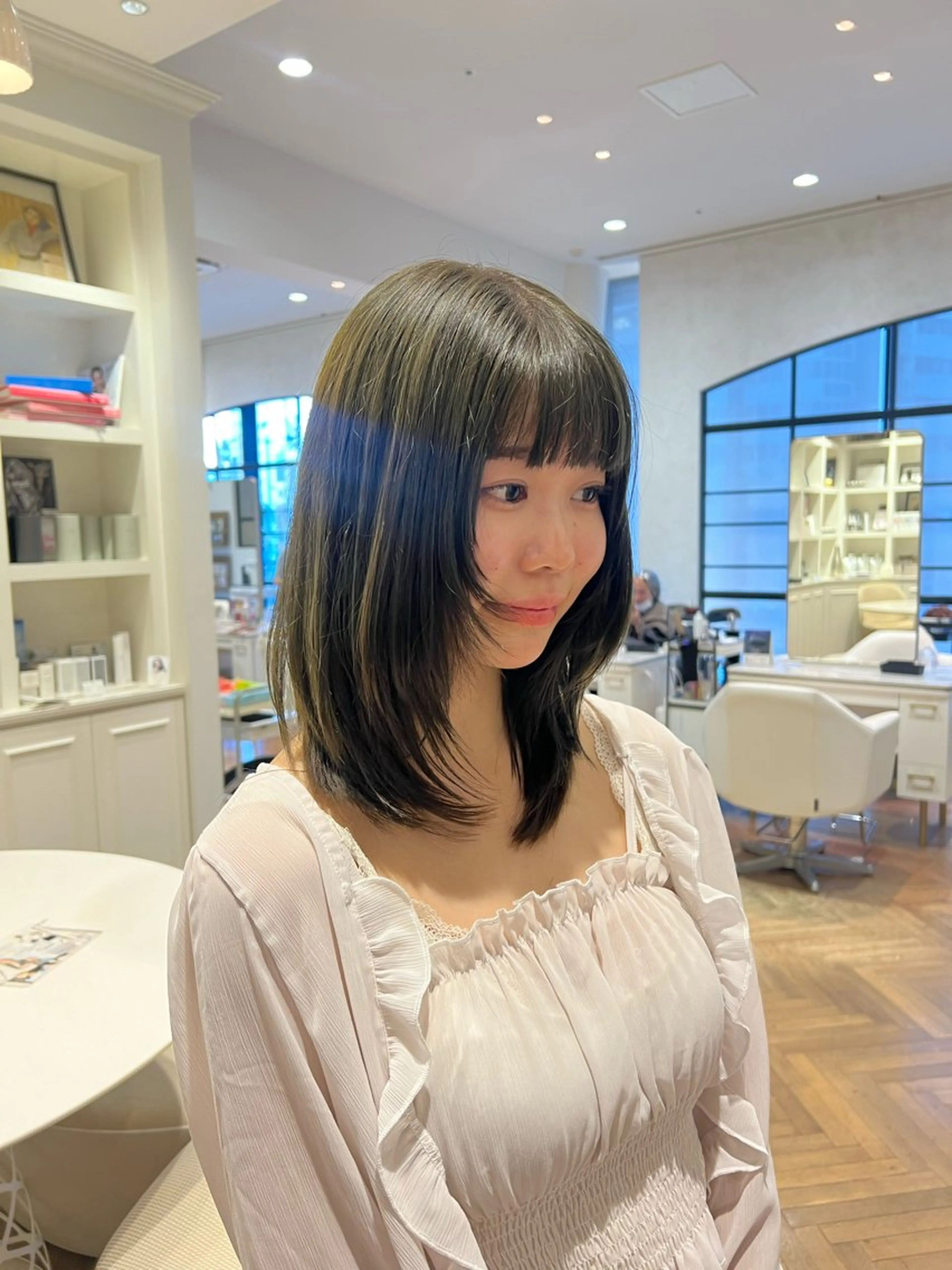 ミディアム カラー オリーブカラー レイヤーカット カット ヘアカラー 似合わせ/レイヤー 💟SAEのヘアスタイル
