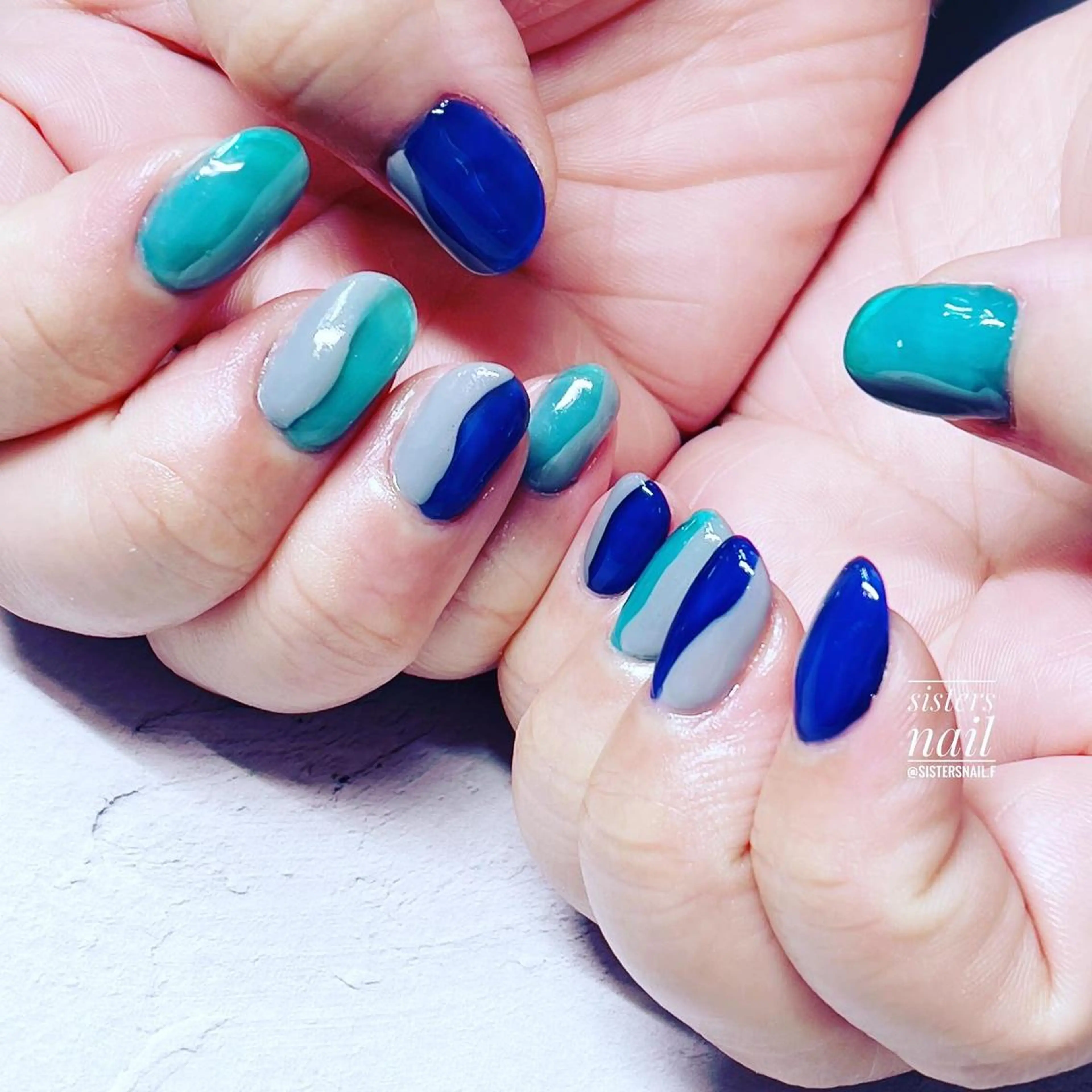 ネイル アートネイル ブルー ニュアンスネイル sisters nail.fのネイルデザイン
