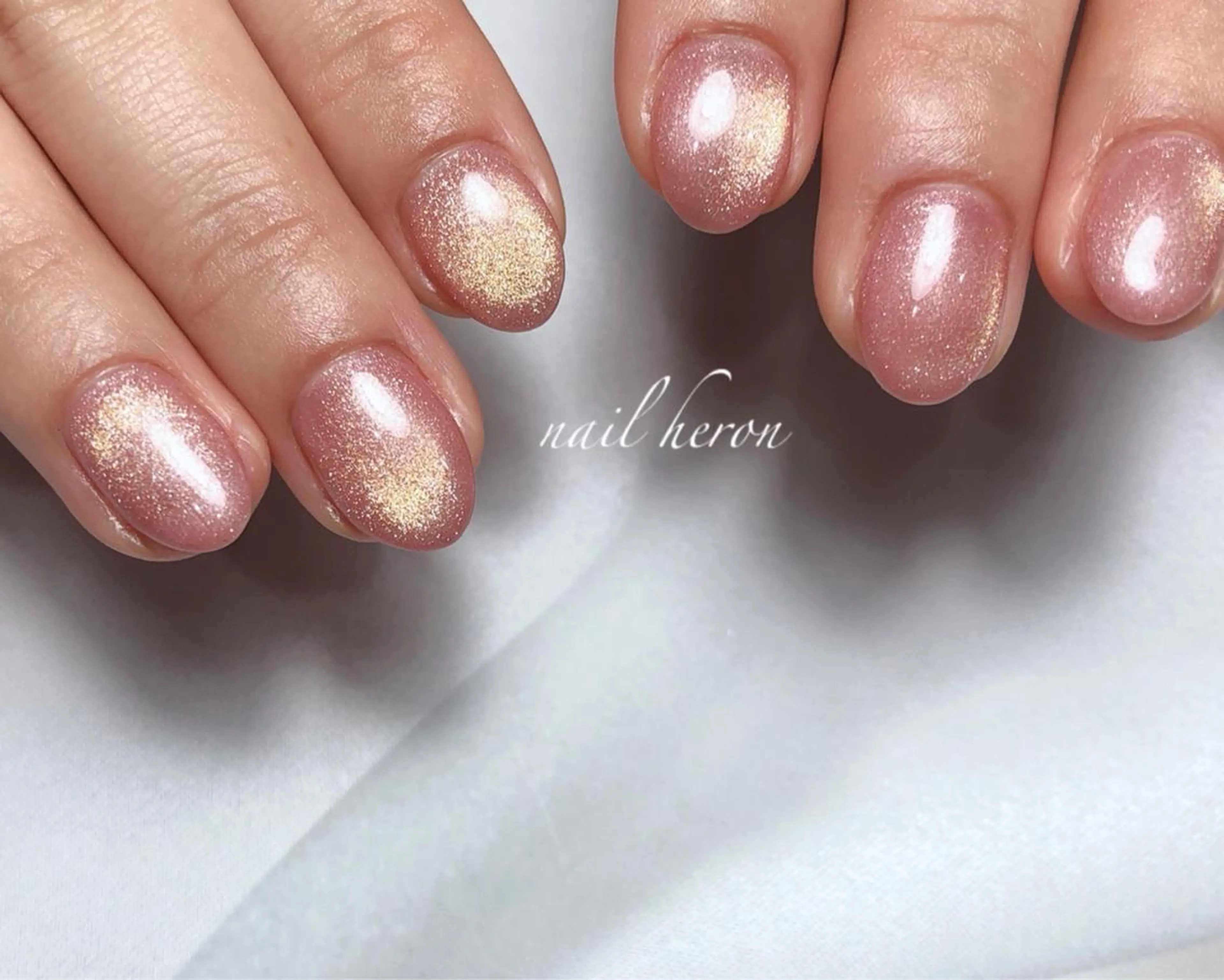 ネイル ゴールド ラメ(グリッター) ピンク ハンドネイル nail heron所属・saki_ nail heronのネイルデザイン