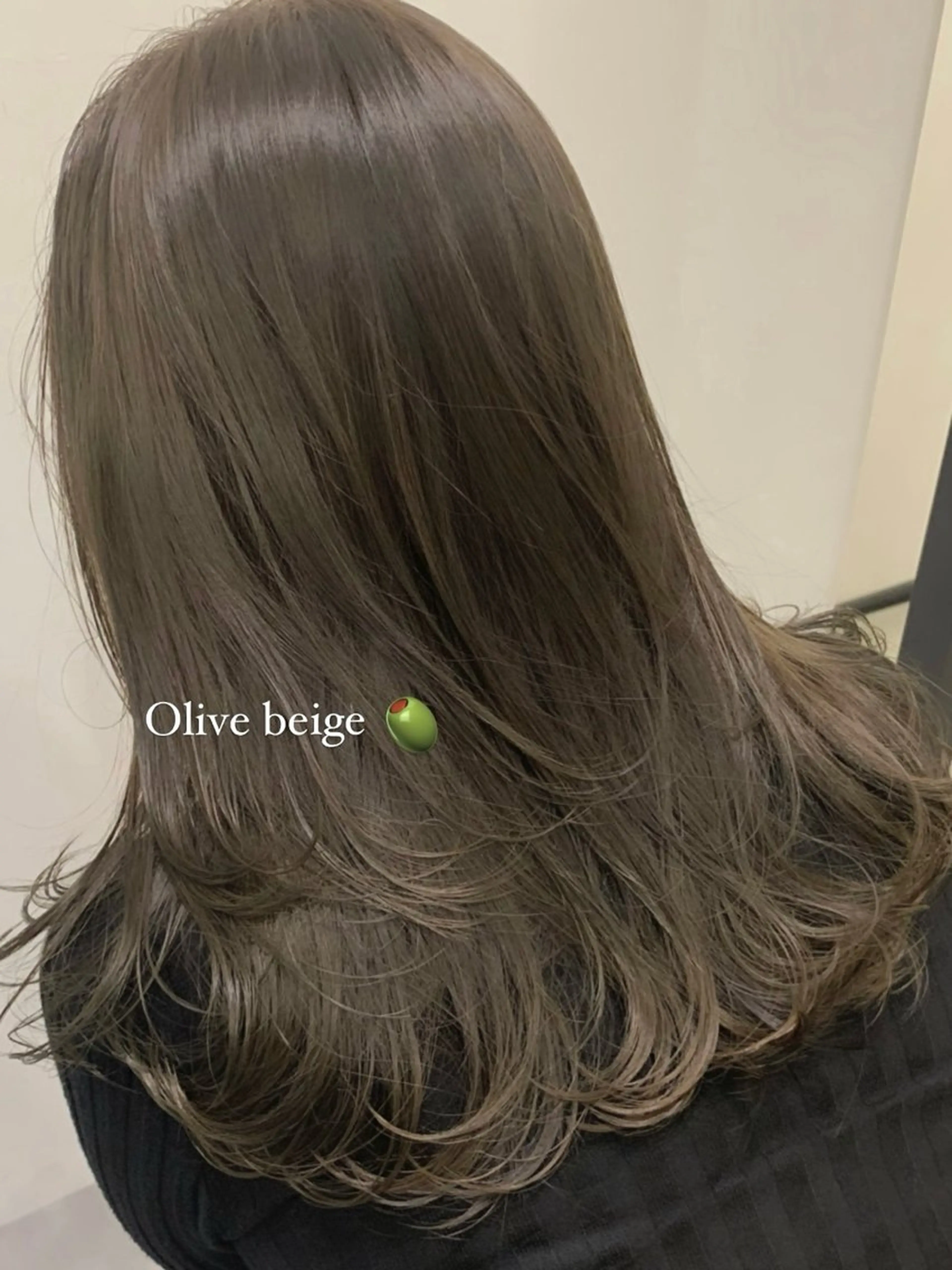 セミロング カラー ブリーチ グレージュ ブリーチなしカラー オリーブグレージュ オリーブグレー ヘアカラー 落合希 Olivebeigeのヘアスタイル