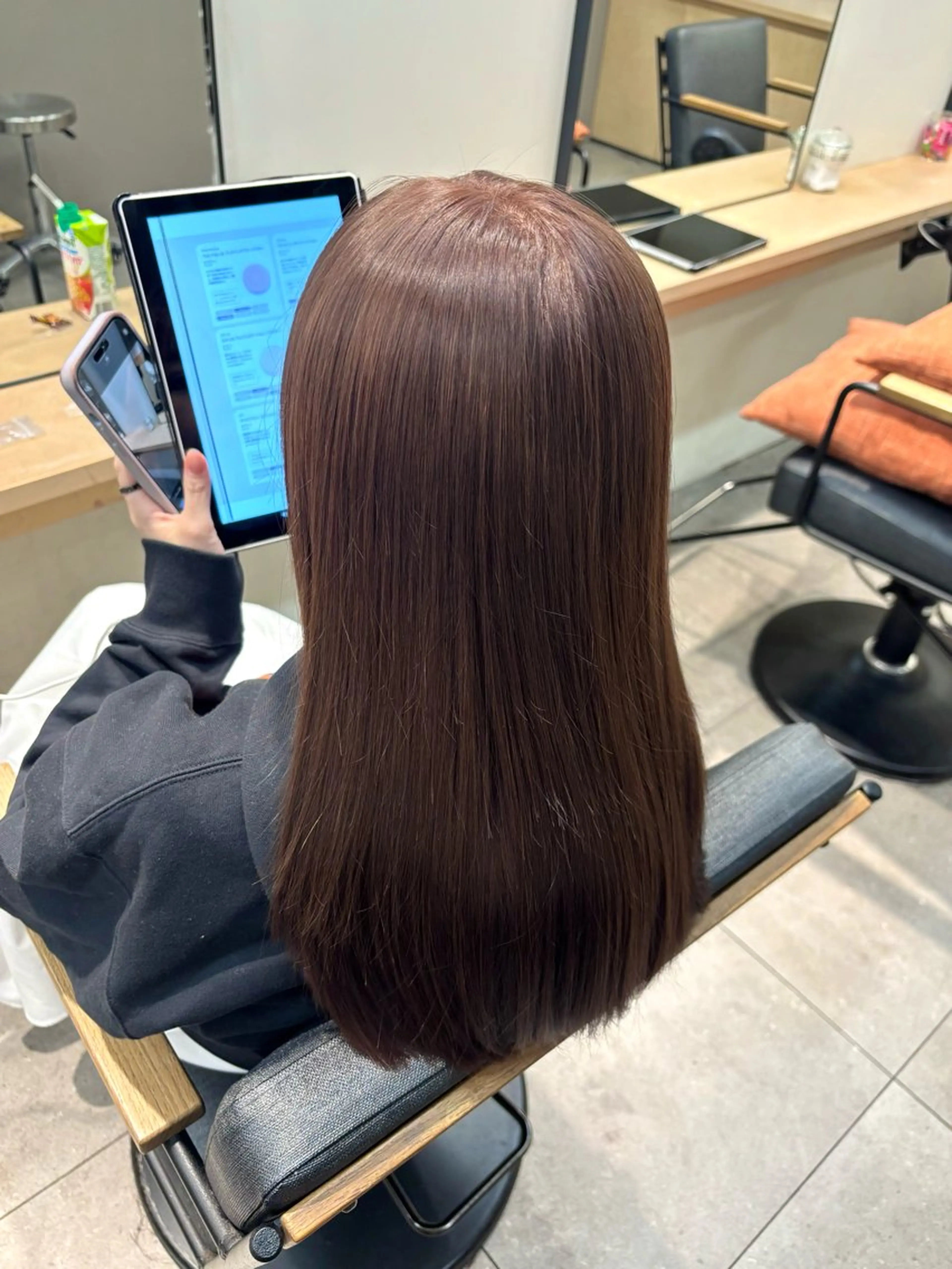 ロング チョコレートブラウン 髪質改善個室salon N  北千住所属・オリーブカラー/ ピンクカラー/みさきのヘアスタイル