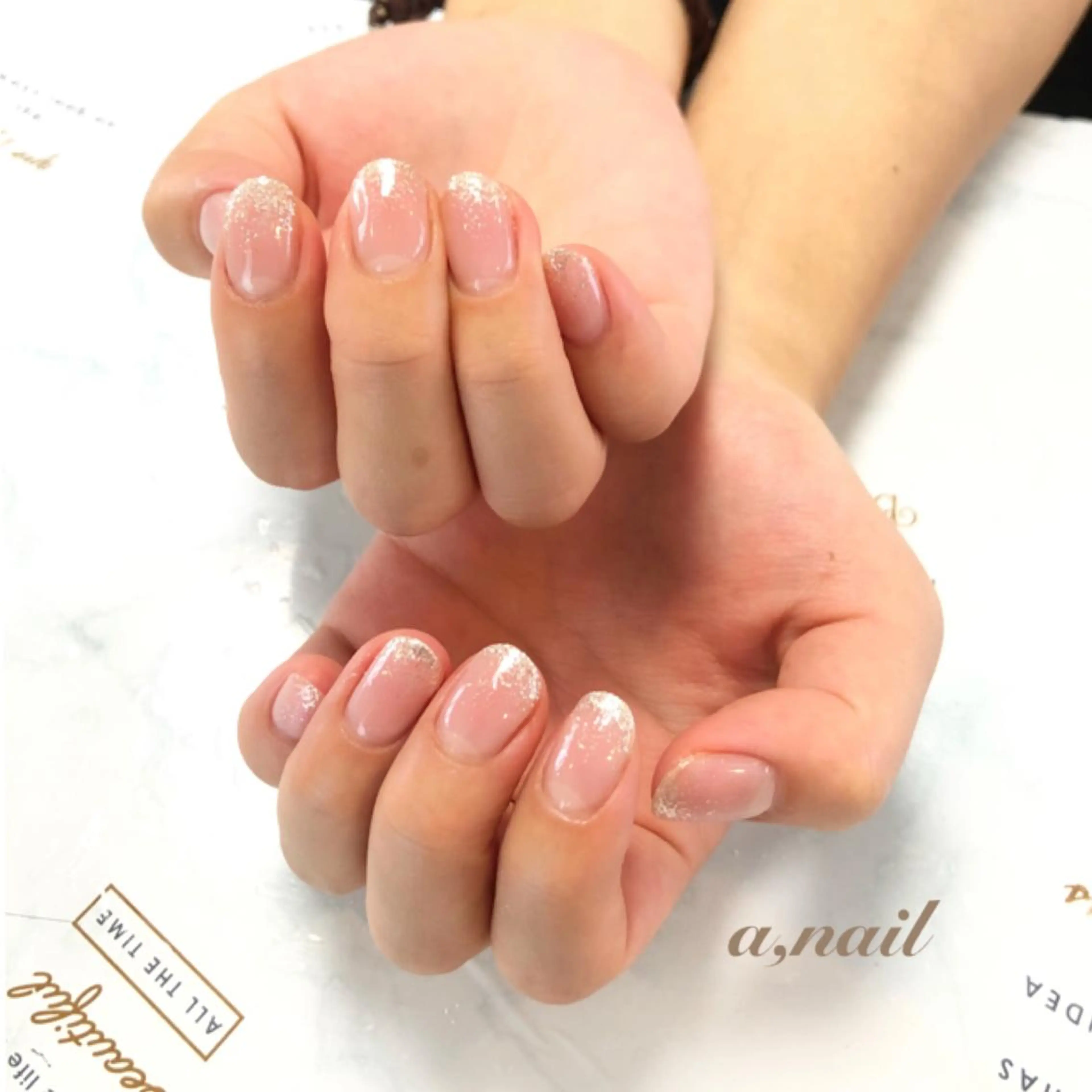 ネイル フットネイル ジェルネイル グラデーション ラメ(グリッター) ラメグラデーション ハンドネイル ネイルサロン エーネイルのネイルデザイン