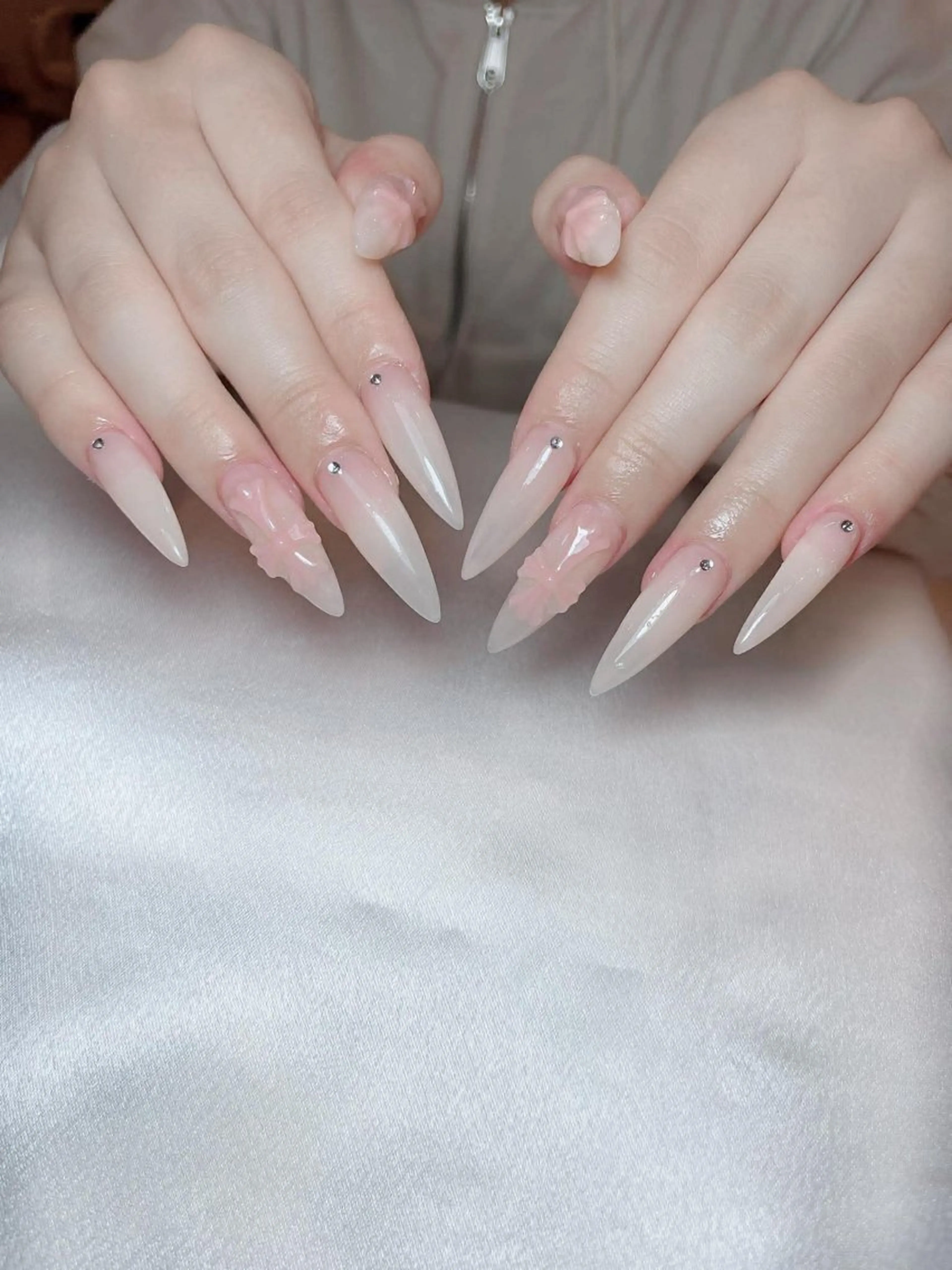 ネイル アートネイル ジェルネイル 韓国ネイル ニュアンスネイル ワンカラーネイル ハンドネイル Queen Nail Salonのネイルデザイン
