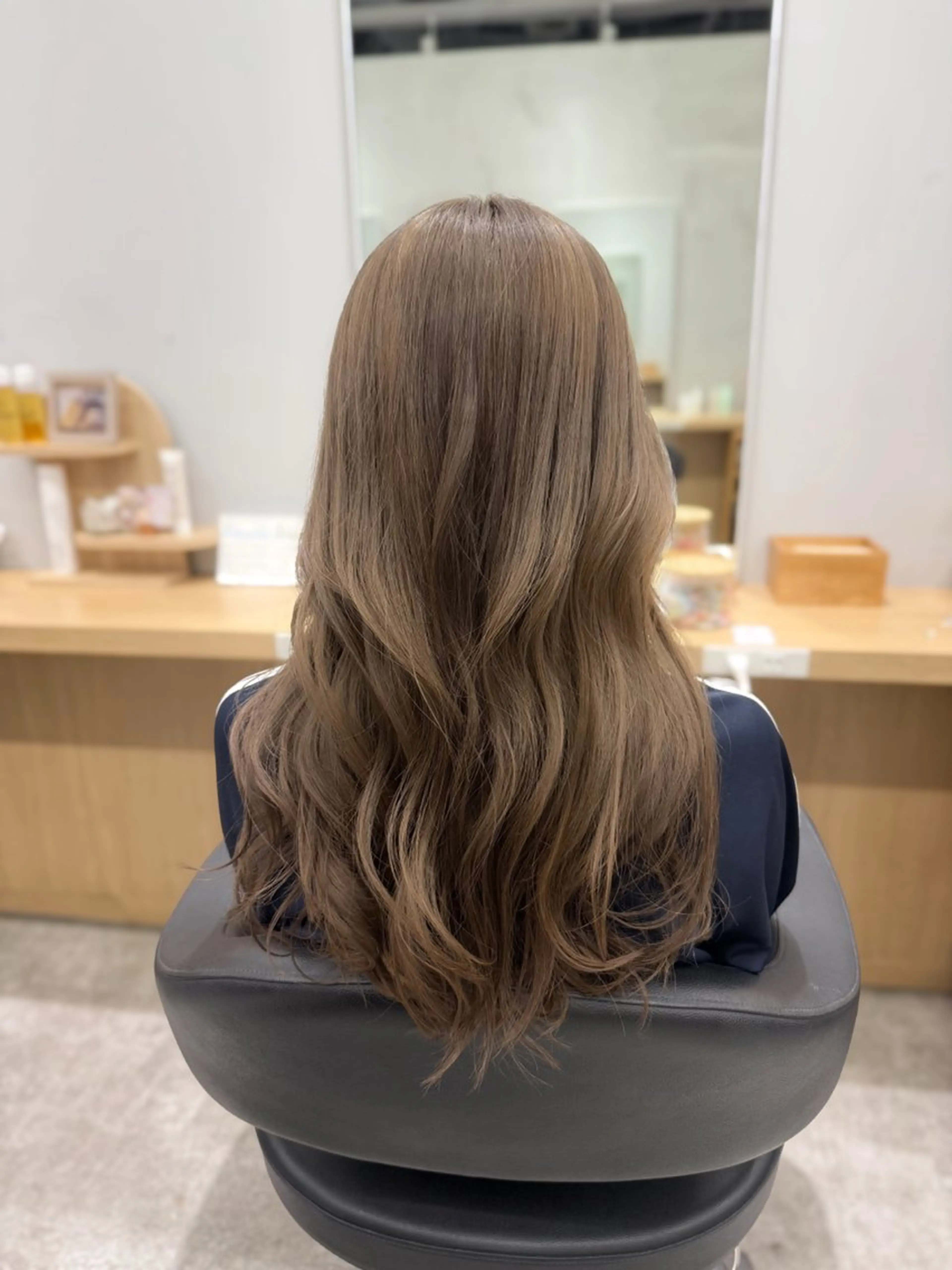 ロング カラー ベージュカラー ブリーチ ケアブリーチ ミルクティーベージュ ヘアカラー トリートメント 巻ける髪質改善🫧ハ イライト/永田汰伊智のヘアスタイル