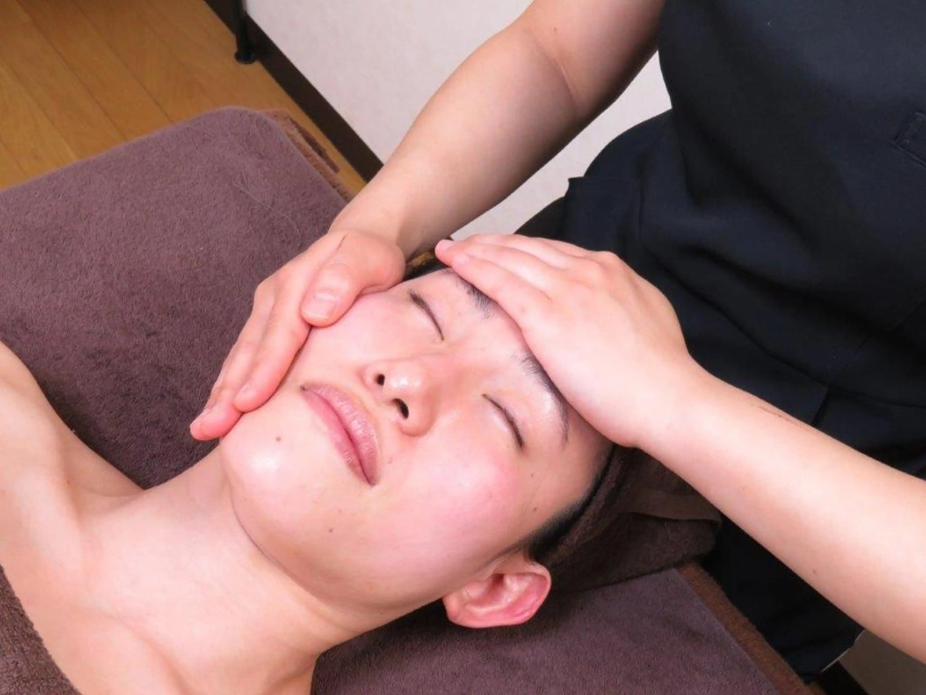 ニキビ・毛穴改善 🌿ハーブピーリングのエステ・リラクイメージ