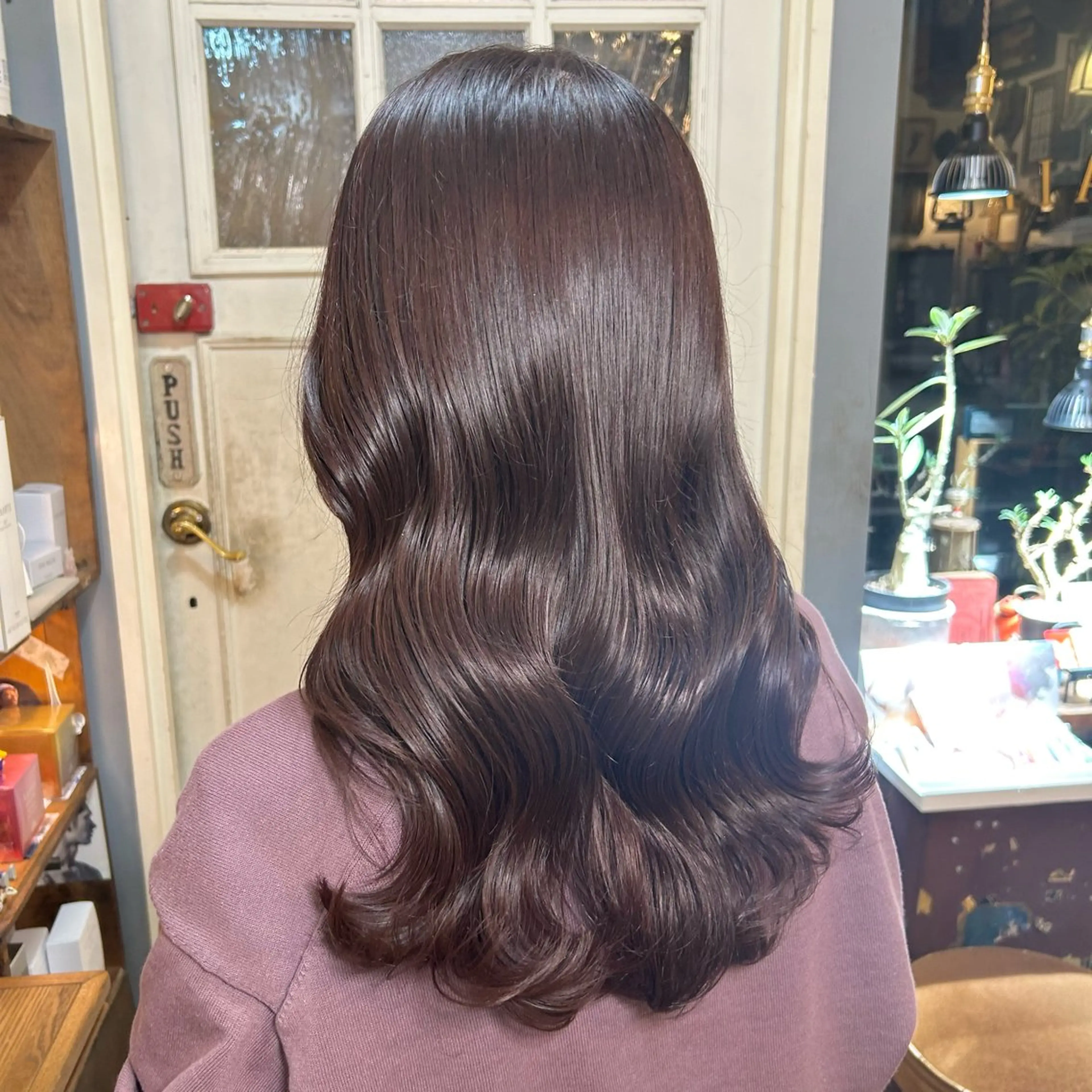 ミディアム カラー ベージュカラー ブリーチ ブラウンカラー ラベンダーカラー ラベンダーベージュ BRITS 渡辺 菜々子のヘアスタイル