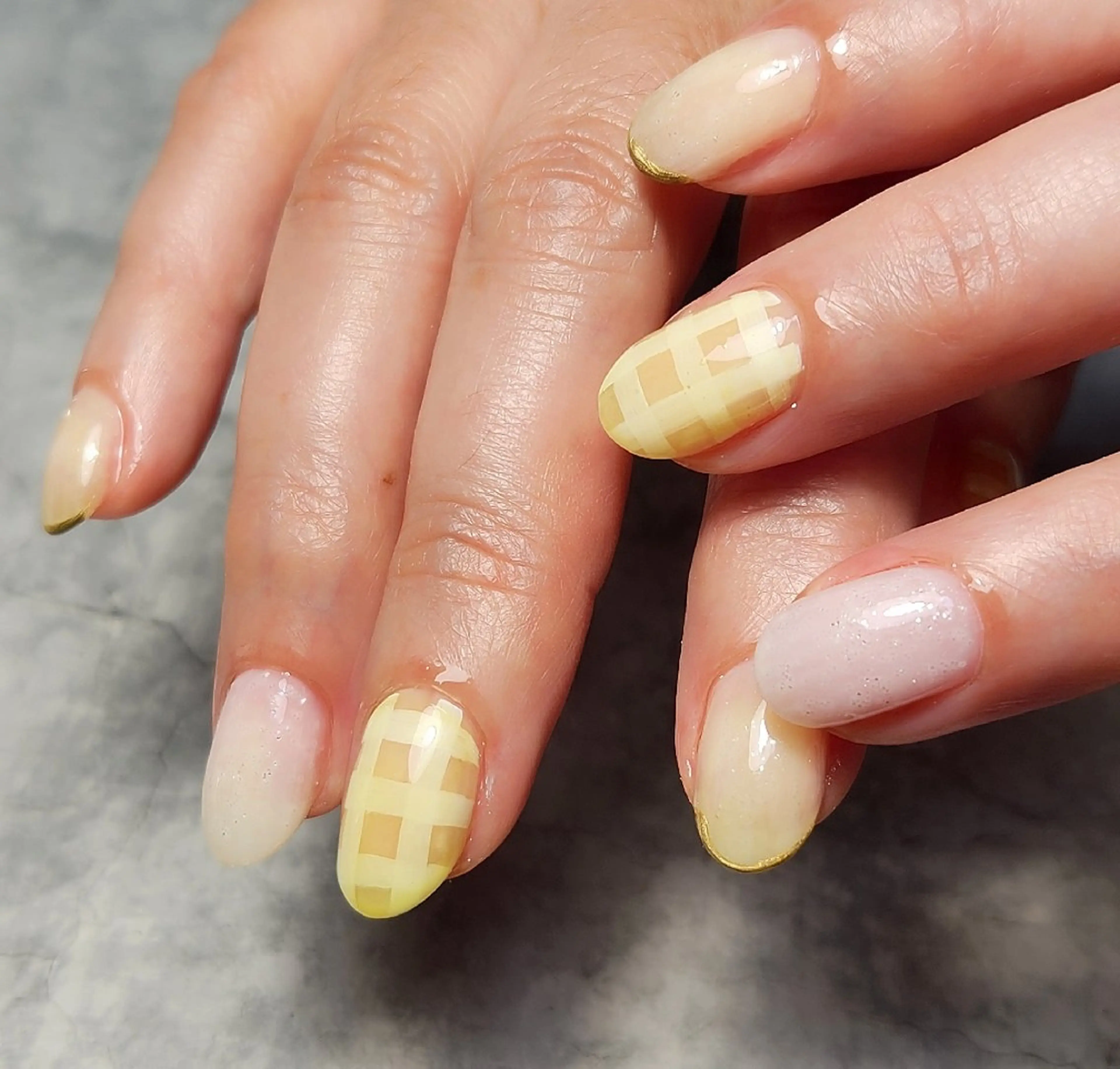 ネイル パステルネイル 春ネイル 黄色 ハンドネイル 個人サロン saltnailのネイルデザイン