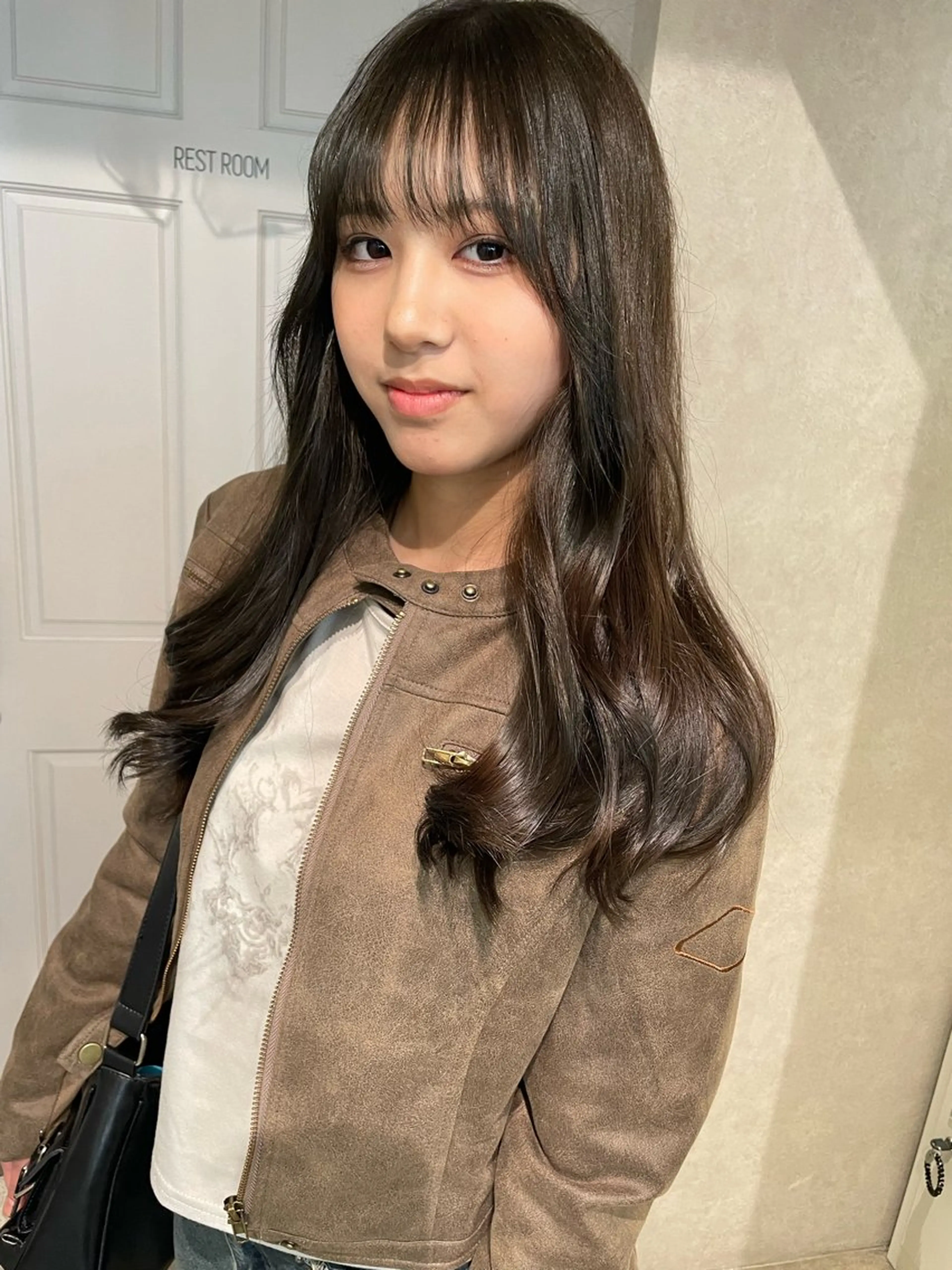 ロング カラー ベージュカラー ブリーチ ダブルカラー ブリーチなしカラー オリーブベージュ ヘアカラー ナチュラル透明感🌱 小山美樹子のヘアスタイル