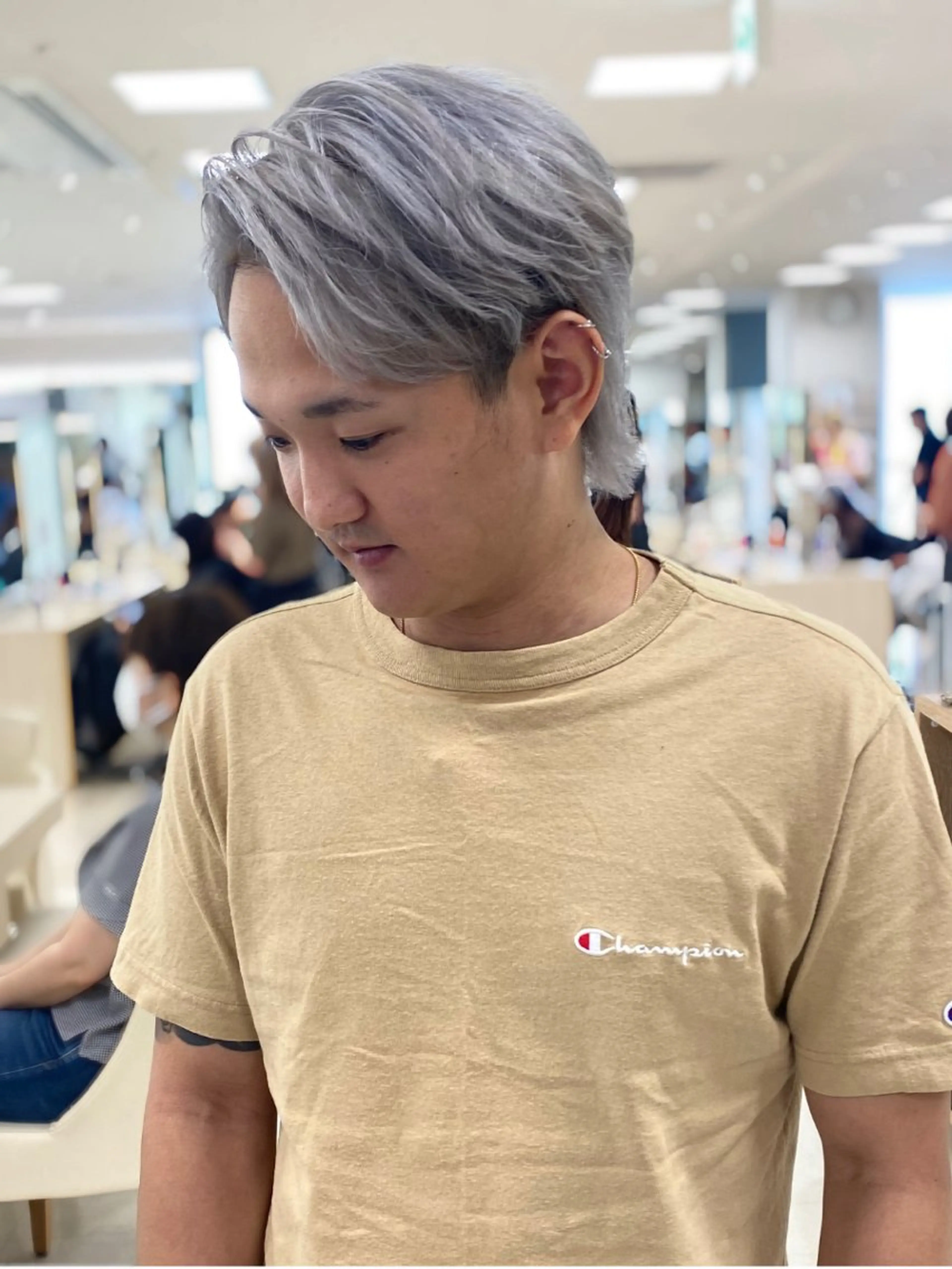 ショート カラー ブリーチ シルバー ホワイトシルバー お悩み解決美容師🦚 片山/銀座/有楽町のヘアスタイル