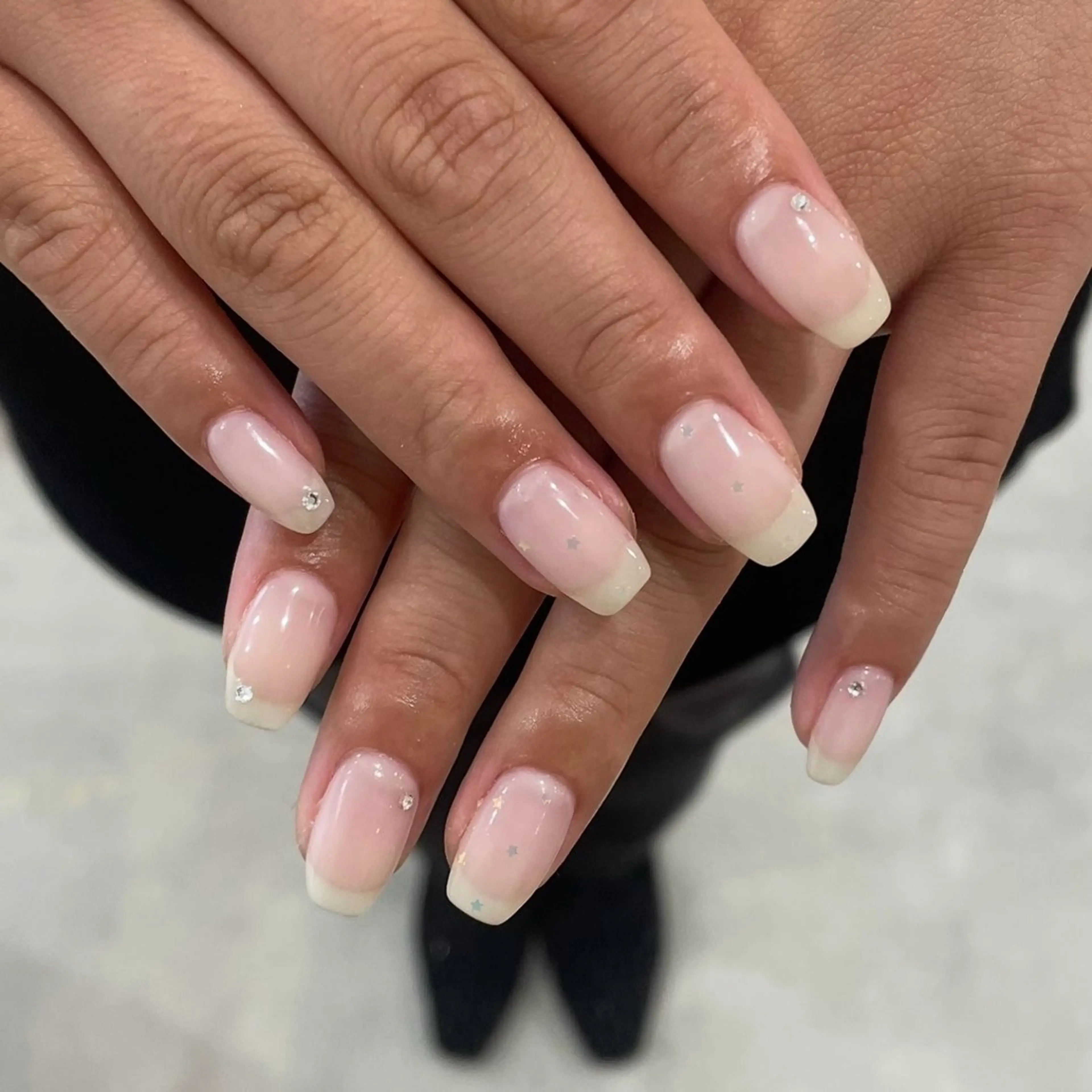 ネイル ハンドネイル 𝑟𝑖𝑠𝑎 🕯‎🤍のネイルデザイン