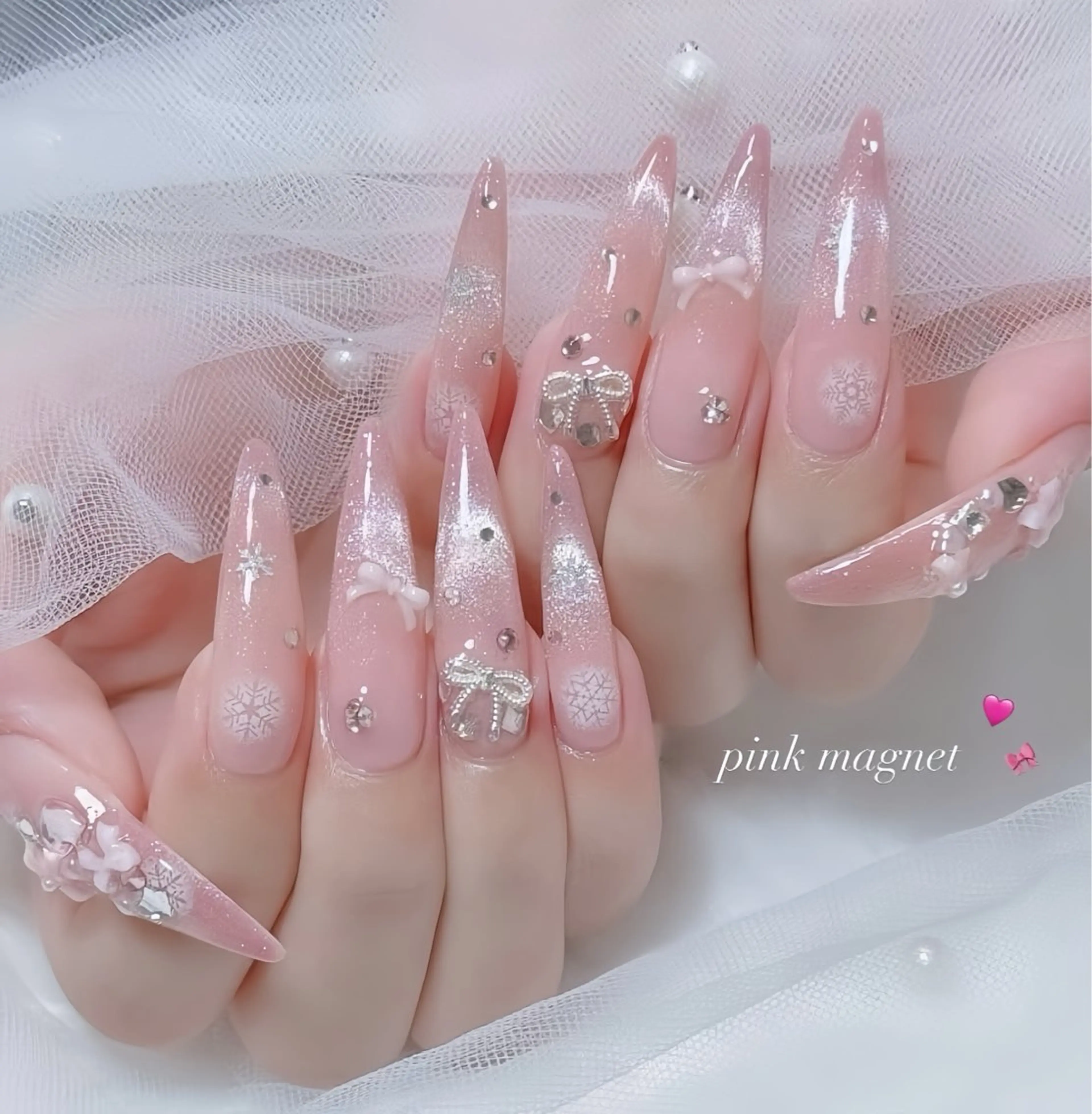 ネイル オーロラネイル チークネイル 桜ネイル クリアネイル ドット ハンドネイル Rin Nail 新大久保店のネイルデザイン