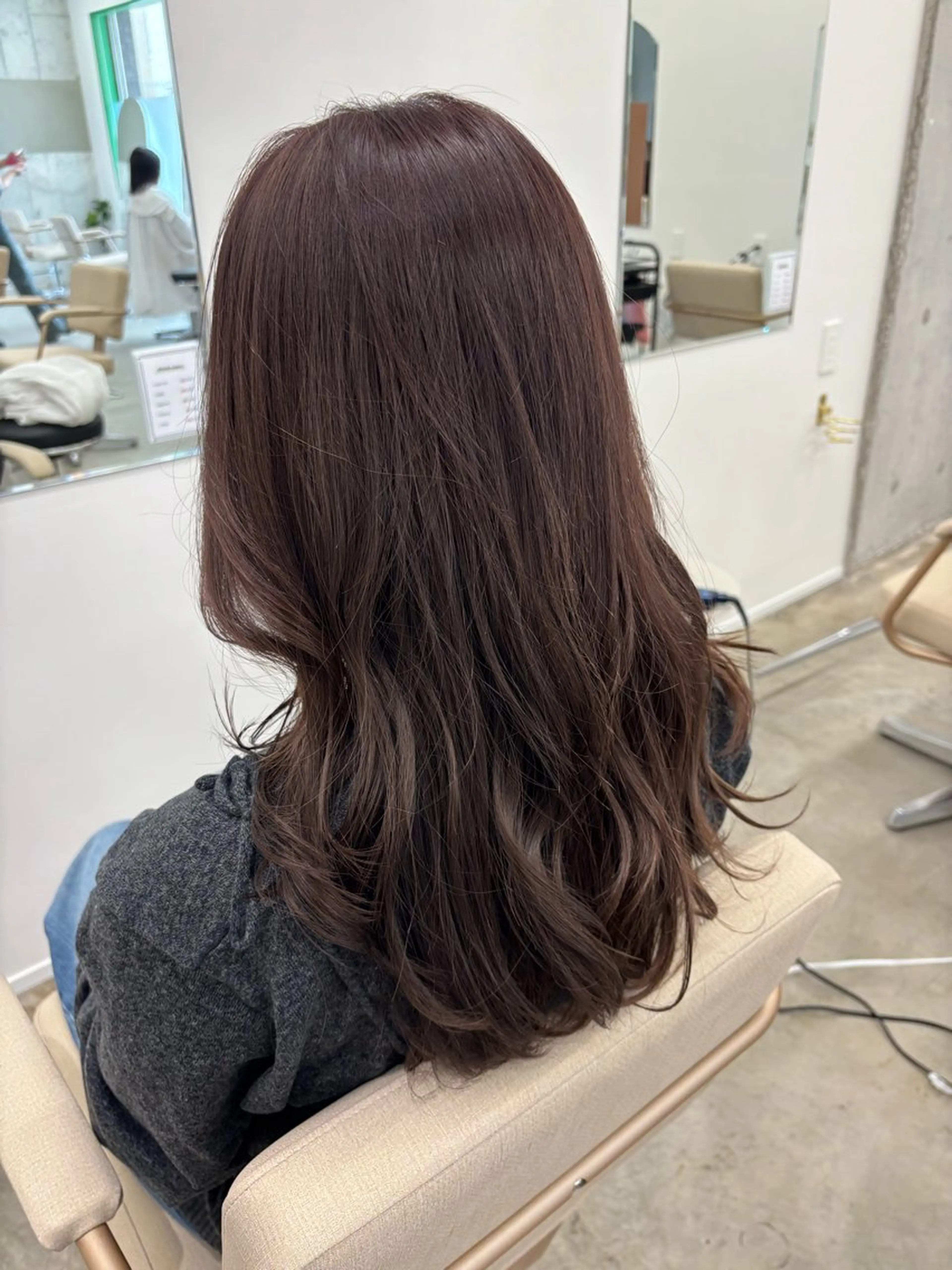 ロング カラー 長岡 明音のヘアスタイル