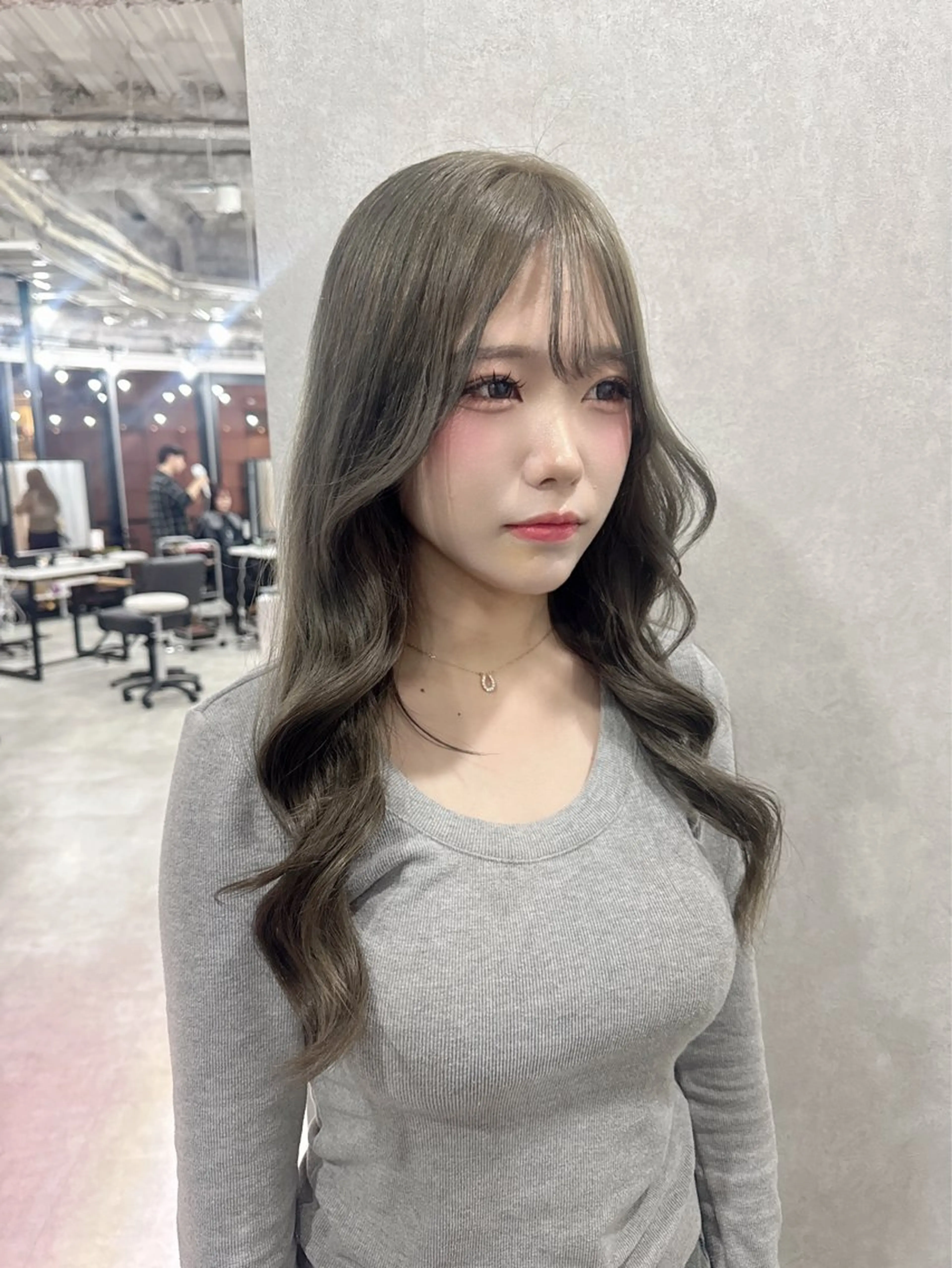 ロング カラー ベージュカラー ブリーチ ブラウンカラー 透明感カラー ダブルカラー ヘアカラー トリートメント 赤み無し柔らかカラー 【梅田】madokaのヘアスタイル