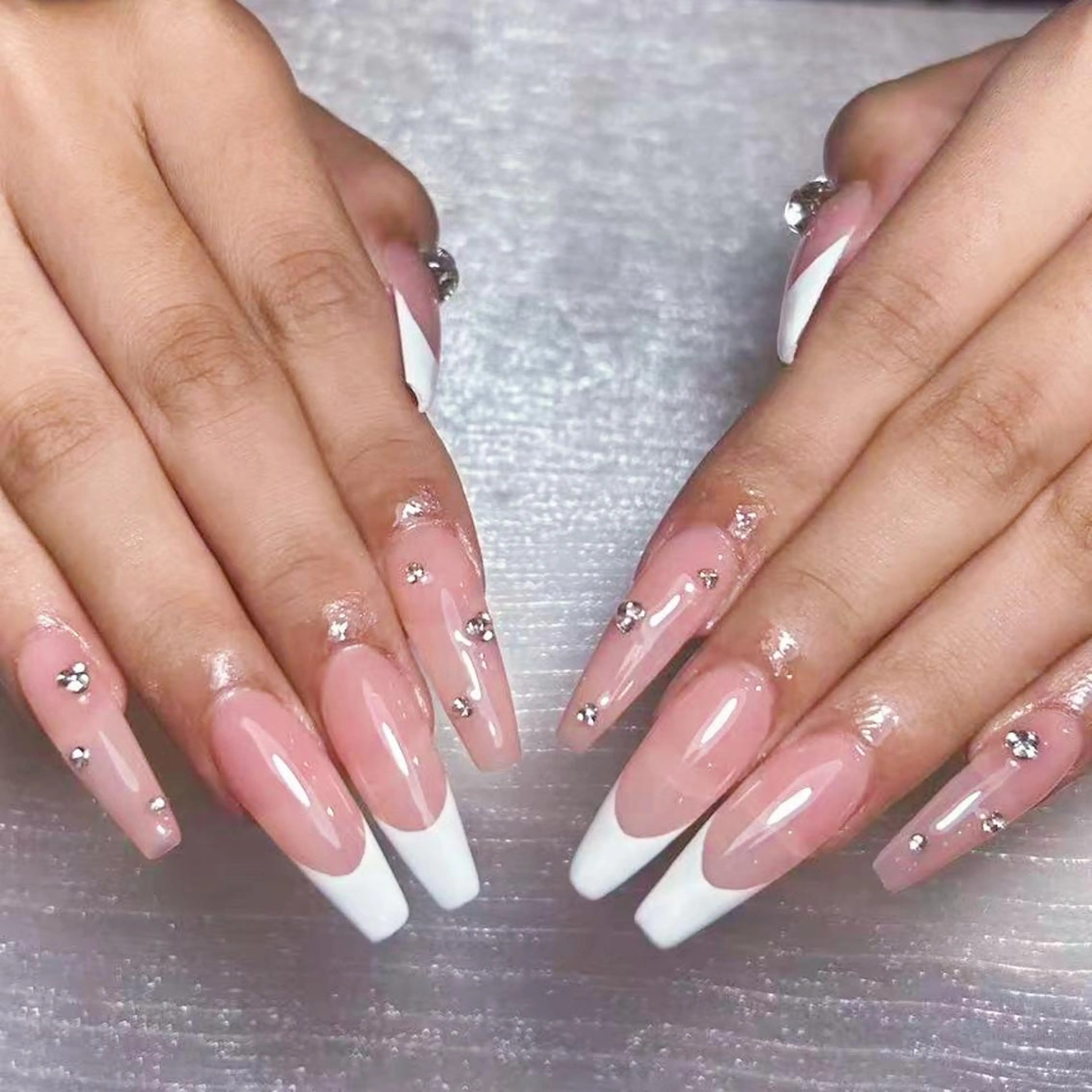 ネイル アートネイル オーロラネイル ガーリー キラキラネイル 韓国ネイル ハンドネイル Leah 💅のネイルデザイン