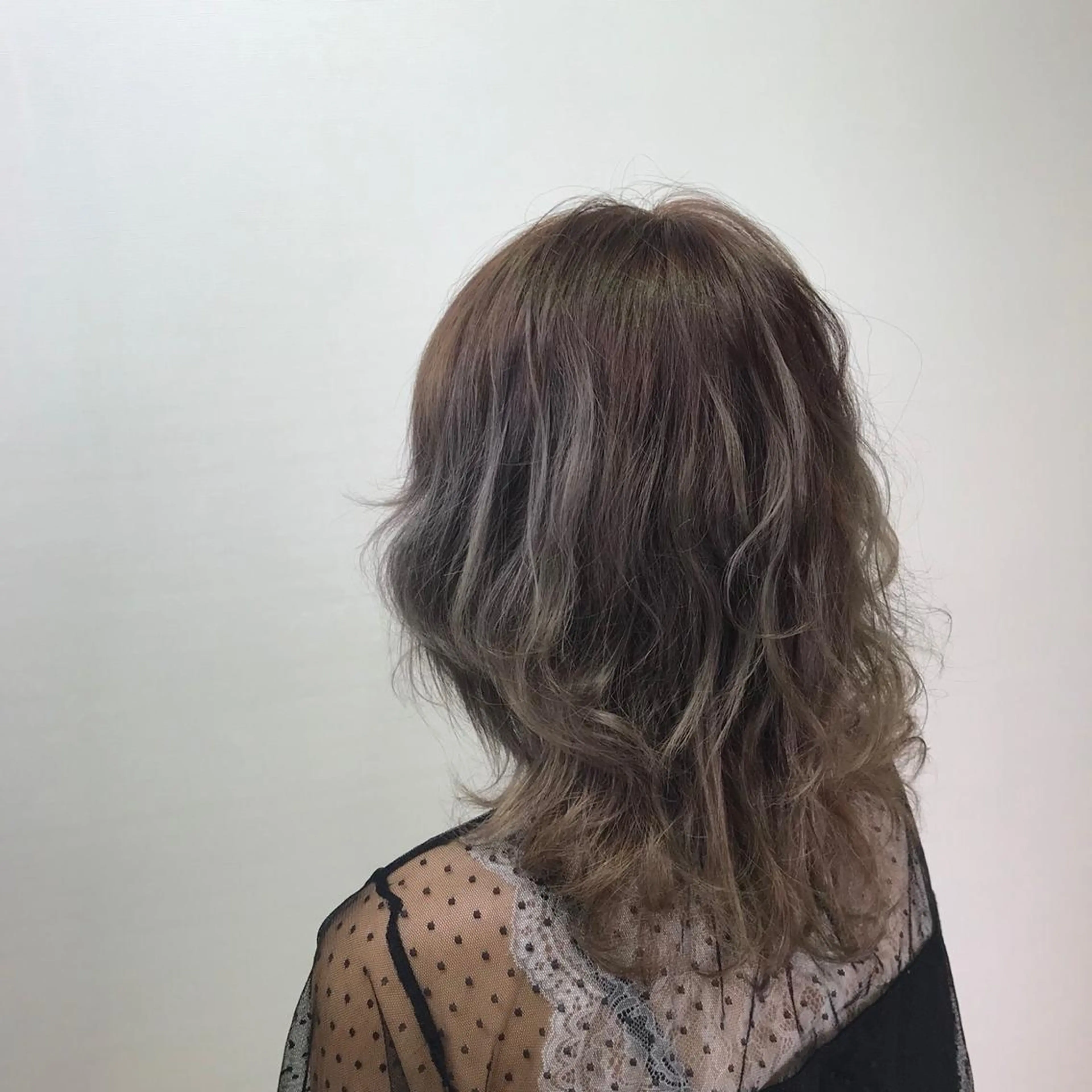 カラー ラベンダーカラー 小顔レイヤー/ ベージュ🤍Rieのヘアスタイル