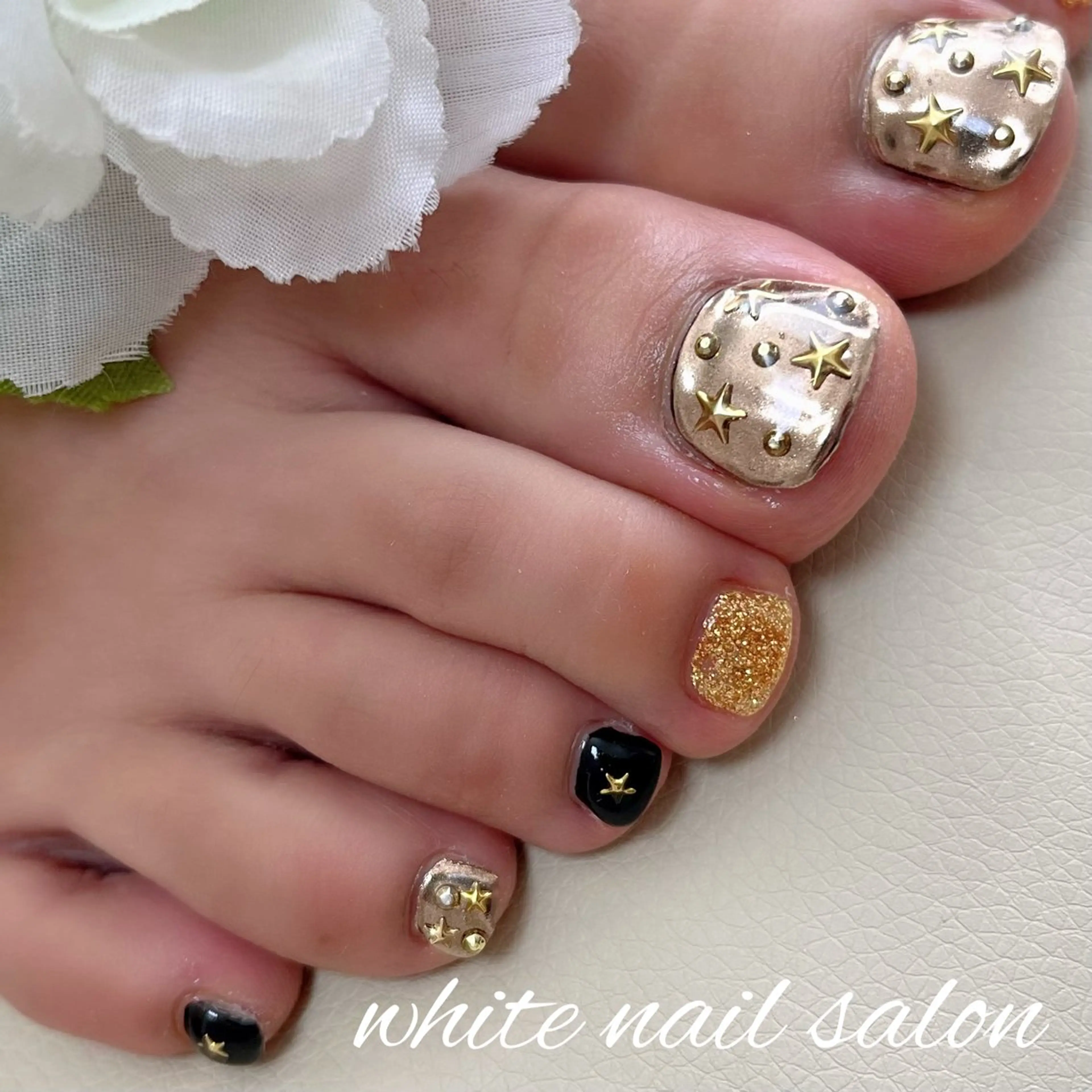ネイル フットネイル ジェルネイル ハードジェル ラメ(グリッター) 持ち込み フットネイル white nail salonのネイルデザイン