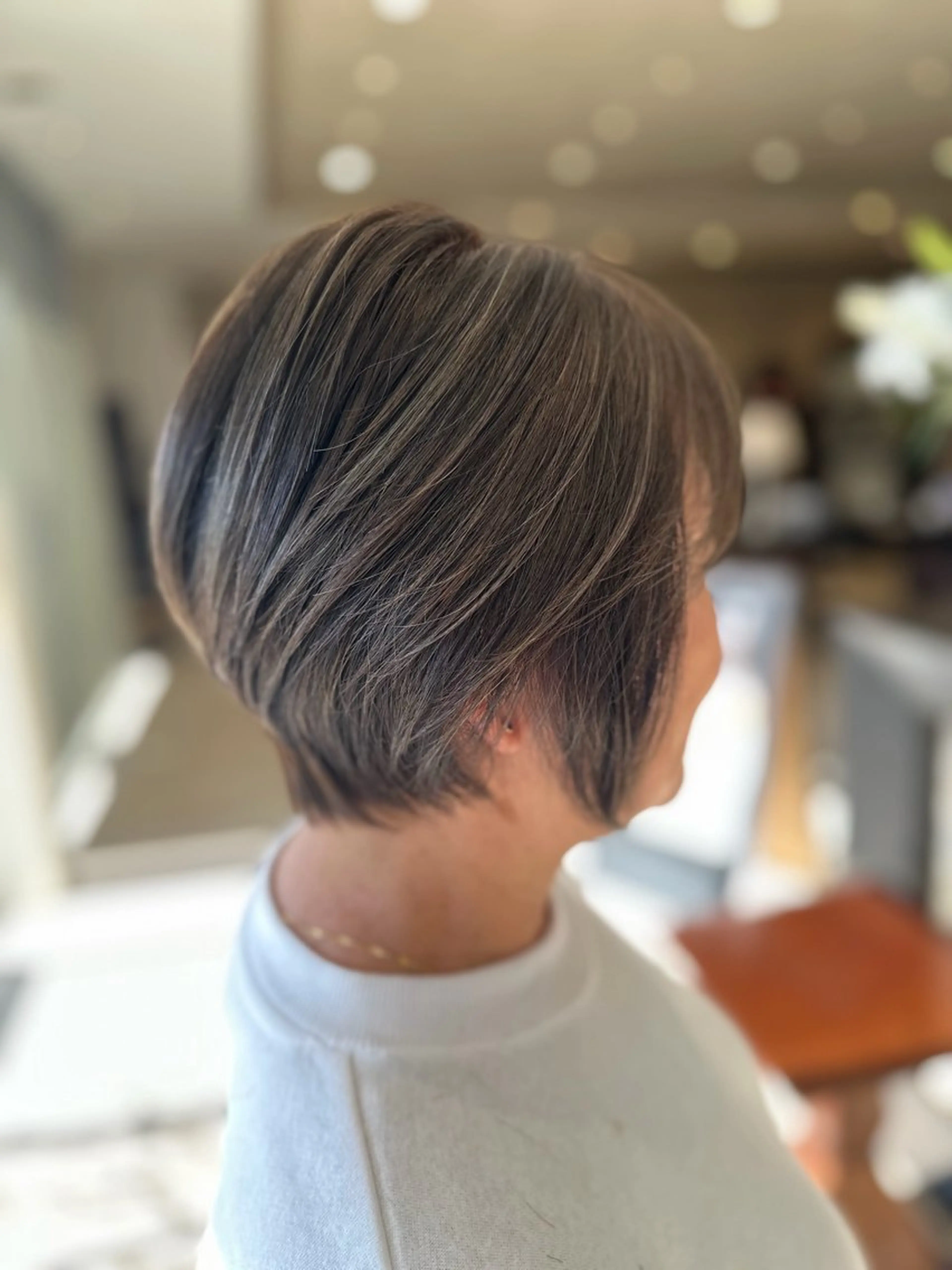 ショート ハイライト 髪質改善 レイヤーカット ショートヘア 縮毛矯正 SUGAMI白髪ぼかしと髪質改善の専門店所属・白髪ぼかしモデル 募集中ヒキマカイトのヘアスタイル