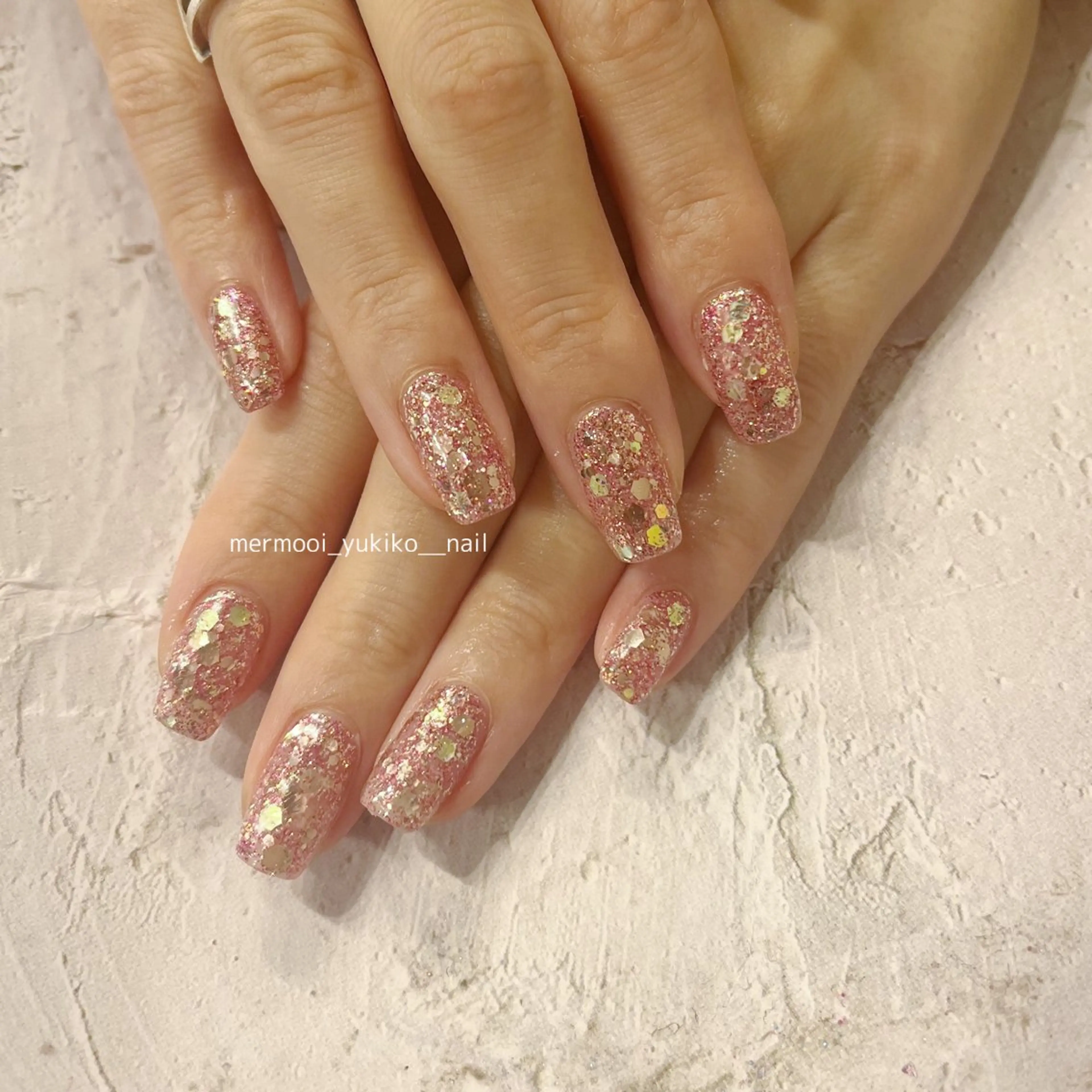 ネイル ジェルネイル ホログラムネイル キラキラネイル 韓国ネイル ラメ(グリッター) ハンドネイル melumooi nailのネイルデザイン