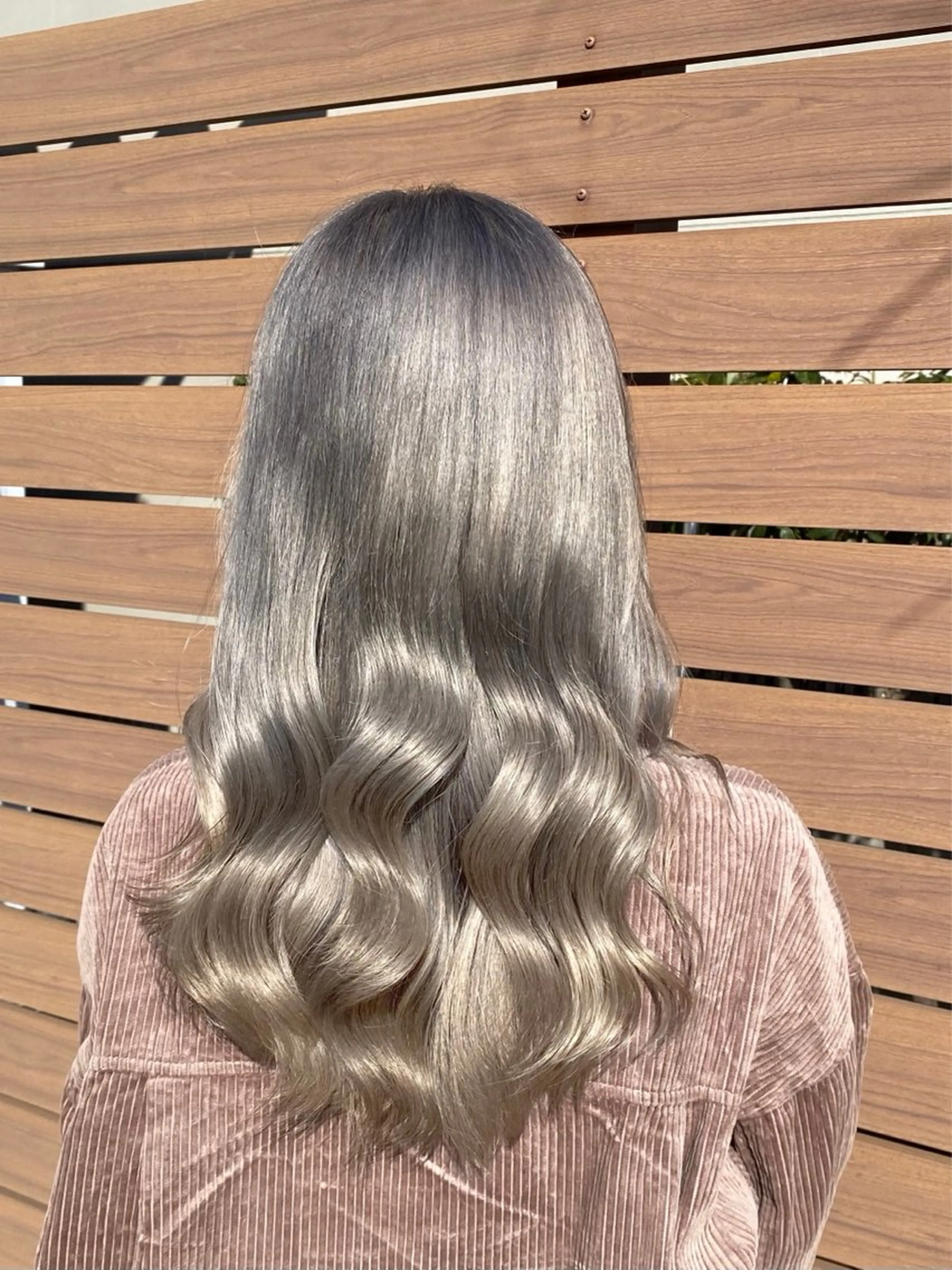 ロング カラー 小坂 麻綾のヘアスタイル