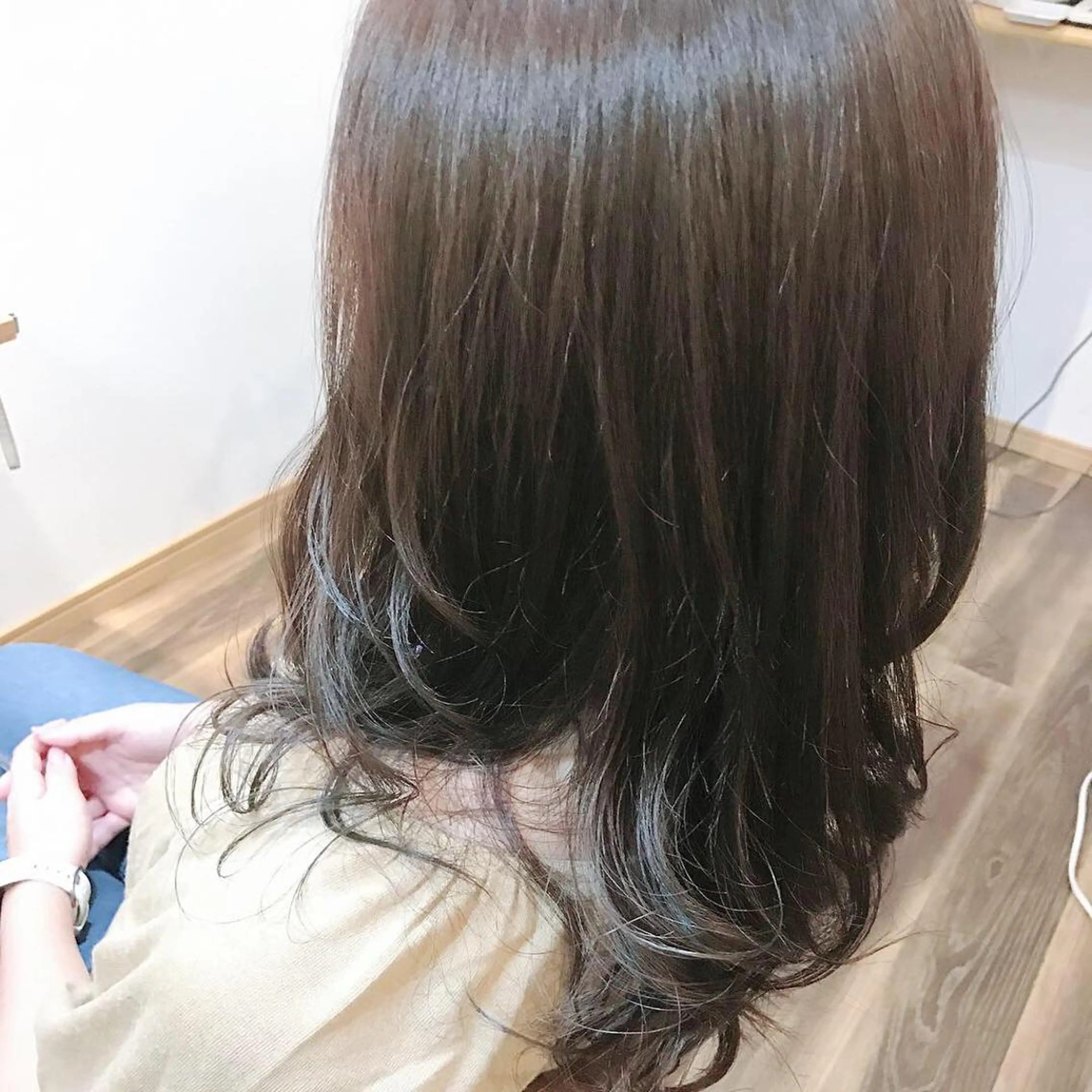 セミロング カラー ヘアアレンジ アッシュ 透明感カラー 石川 奈緒子のヘアスタイル