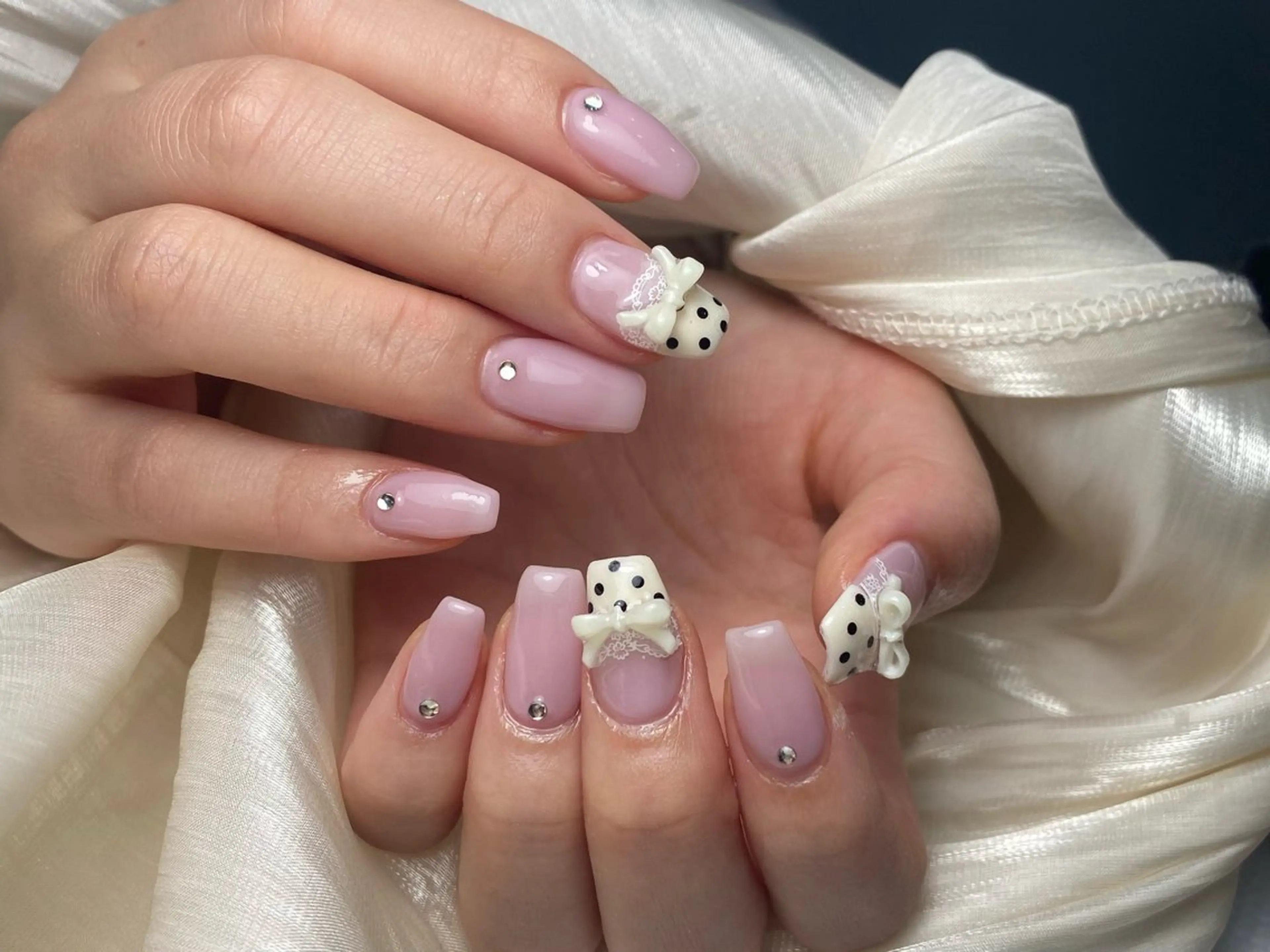 ネイル チークネイル フレンチネイル ジェルネイル ガーリー キラキラネイル ハンドネイル 高橋 雪のネイルデザイン