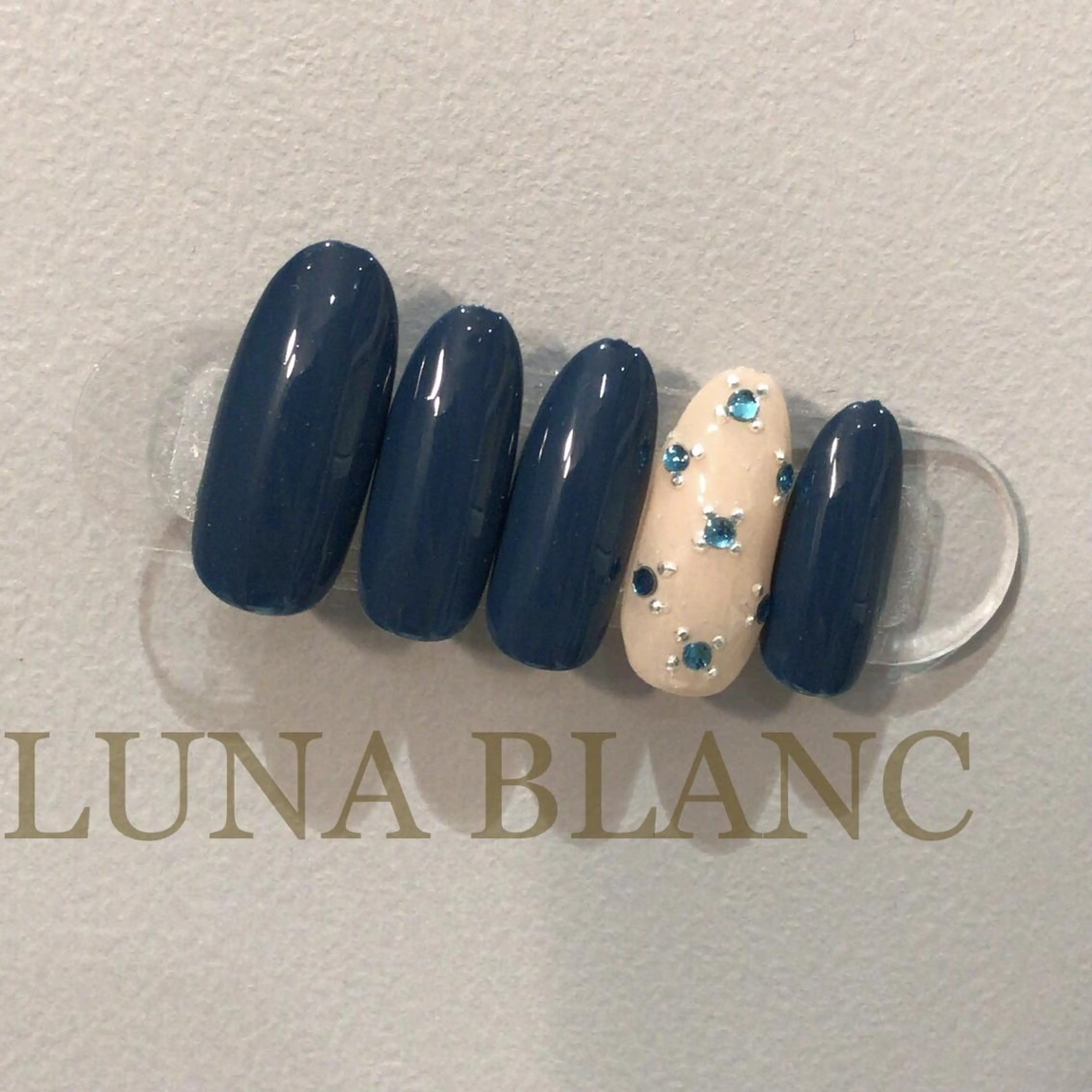 ミディアム nail LUNA BLANCのネイルデザイン