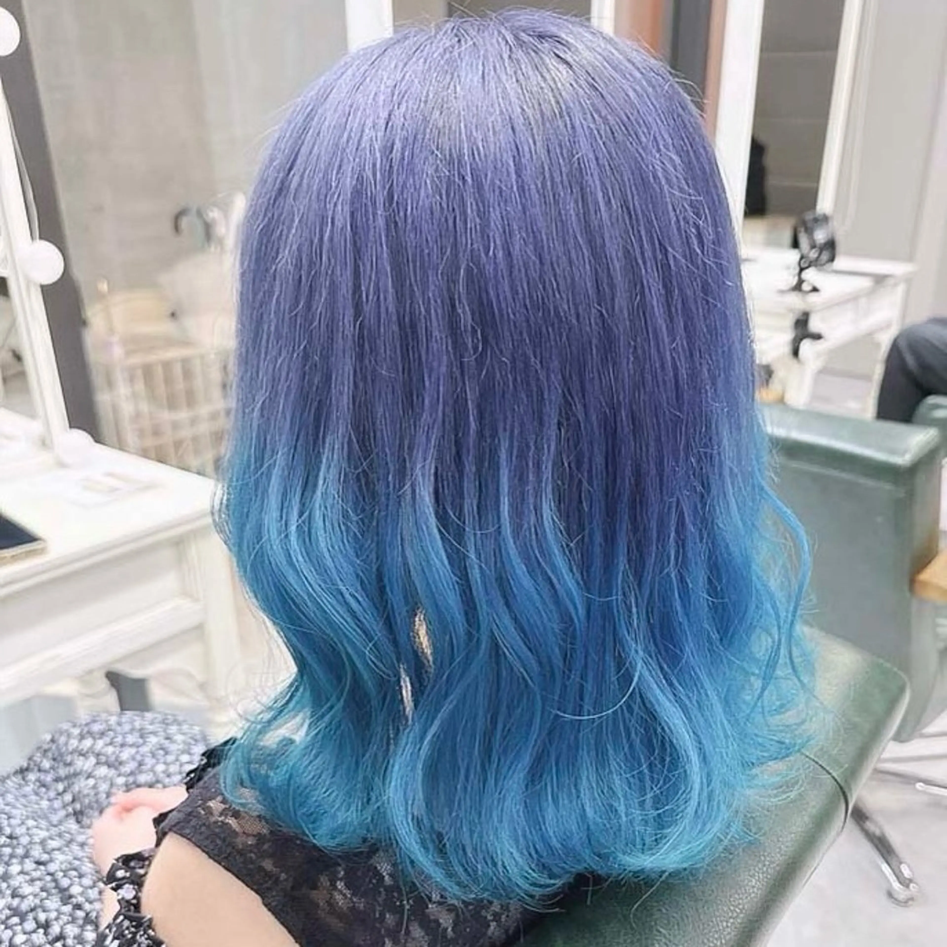 セミロング カラー アクアカラー ブリーチ ブルーカラー デザインカラー グラデーションカラー DAYS Men’sのヘアスタイル