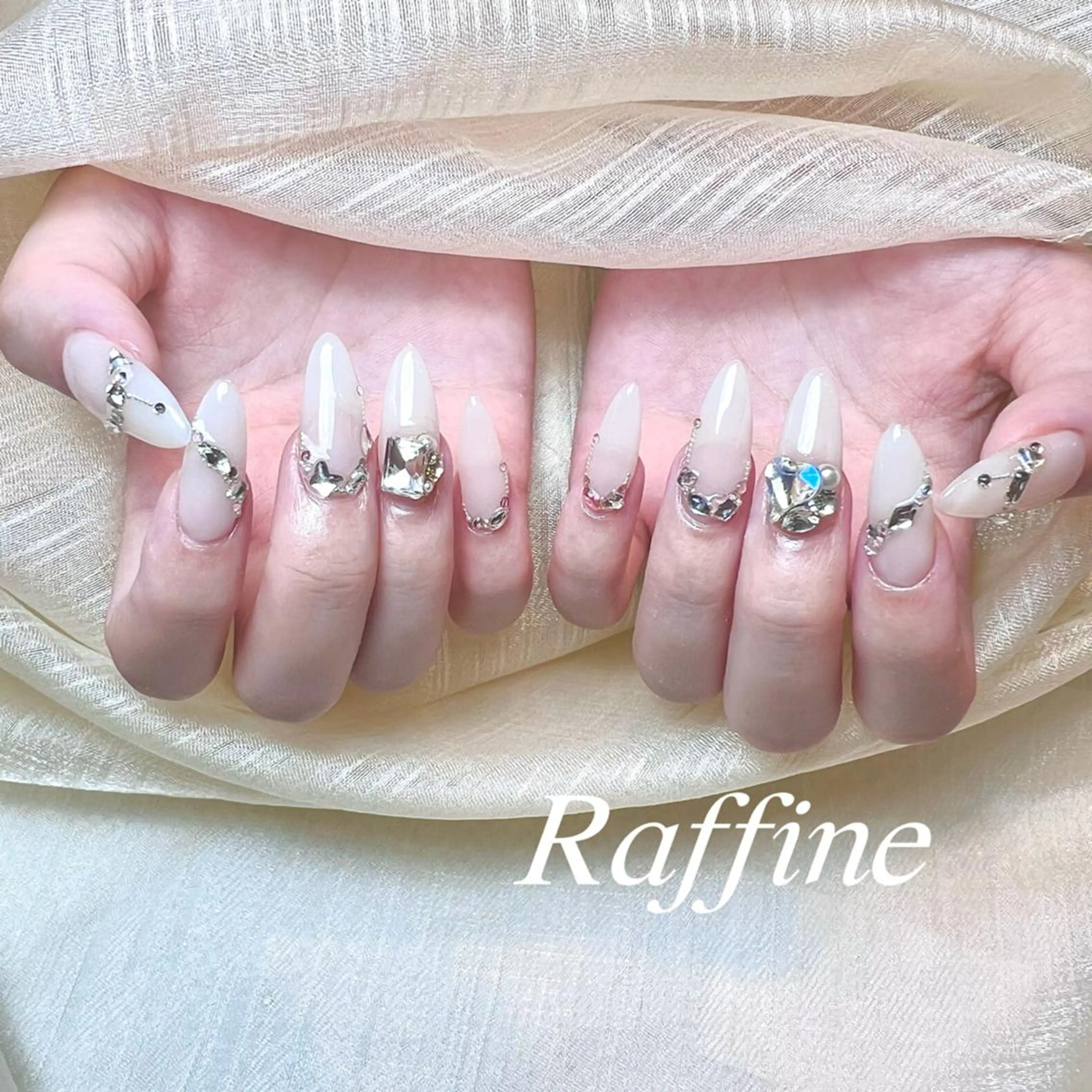 ネイル ハンドネイル RAFFINE haru🦋🩵のネイルデザイン