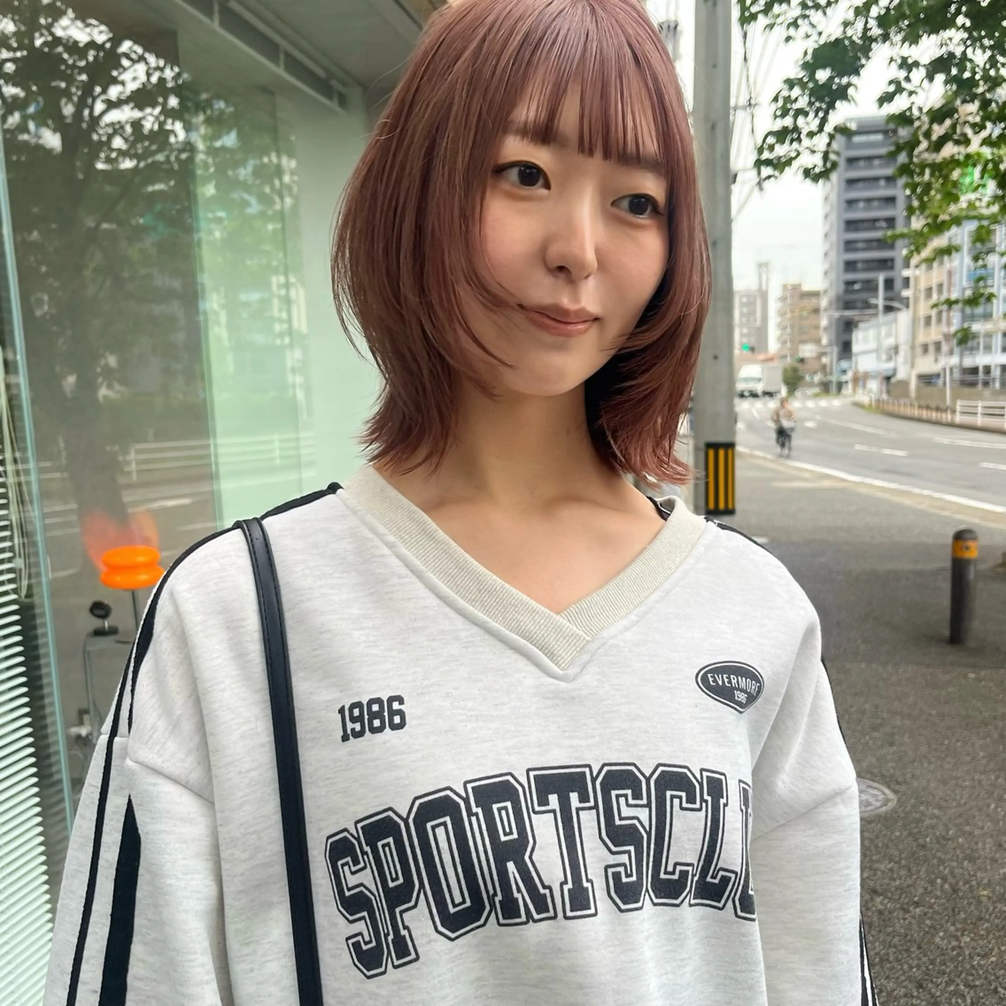 ミディアム カラー ベージュカラー ハイトーンカラー ピンクカラー ピンクベージュ レイヤーカット カット ヘアカラー トリートメント yuumi/大濠🪷 顔周り/ハイトーンのヘアスタイル