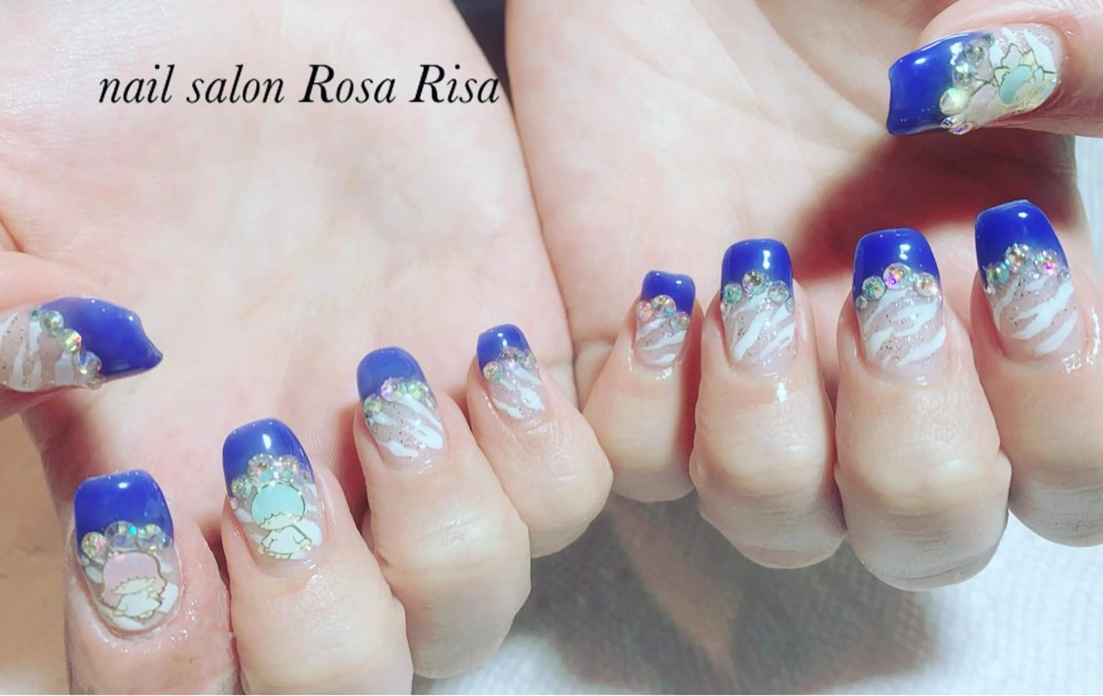 ミディアム ネイル アニマル柄 フレンチネイル ネイルスタジオ シェイクユアハンズのネイルデザイン