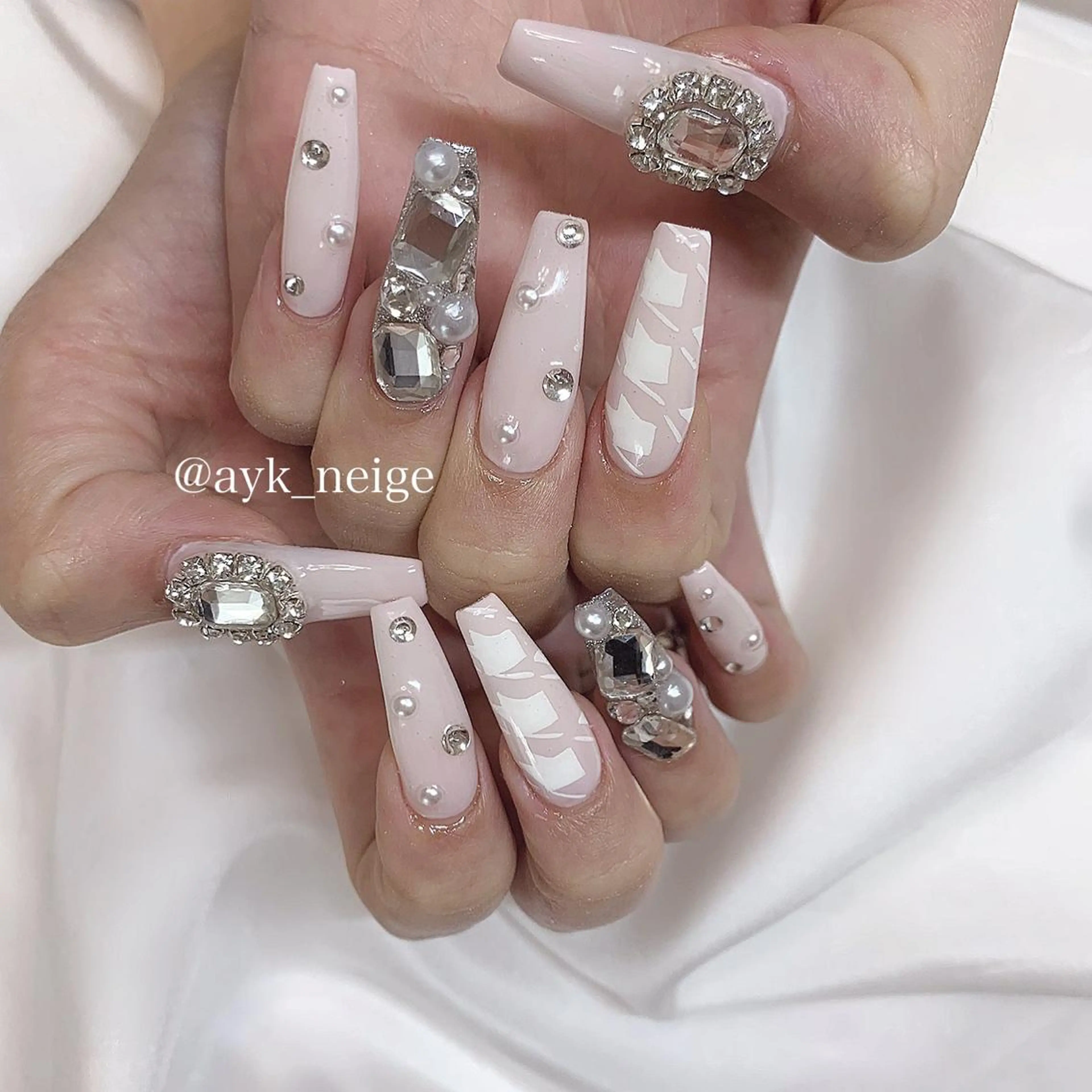 ネイル ハート 韓国ネイル ミラーネイル 冬ネイル n'eige nail所属・大谷 綾香のネイルデザイン