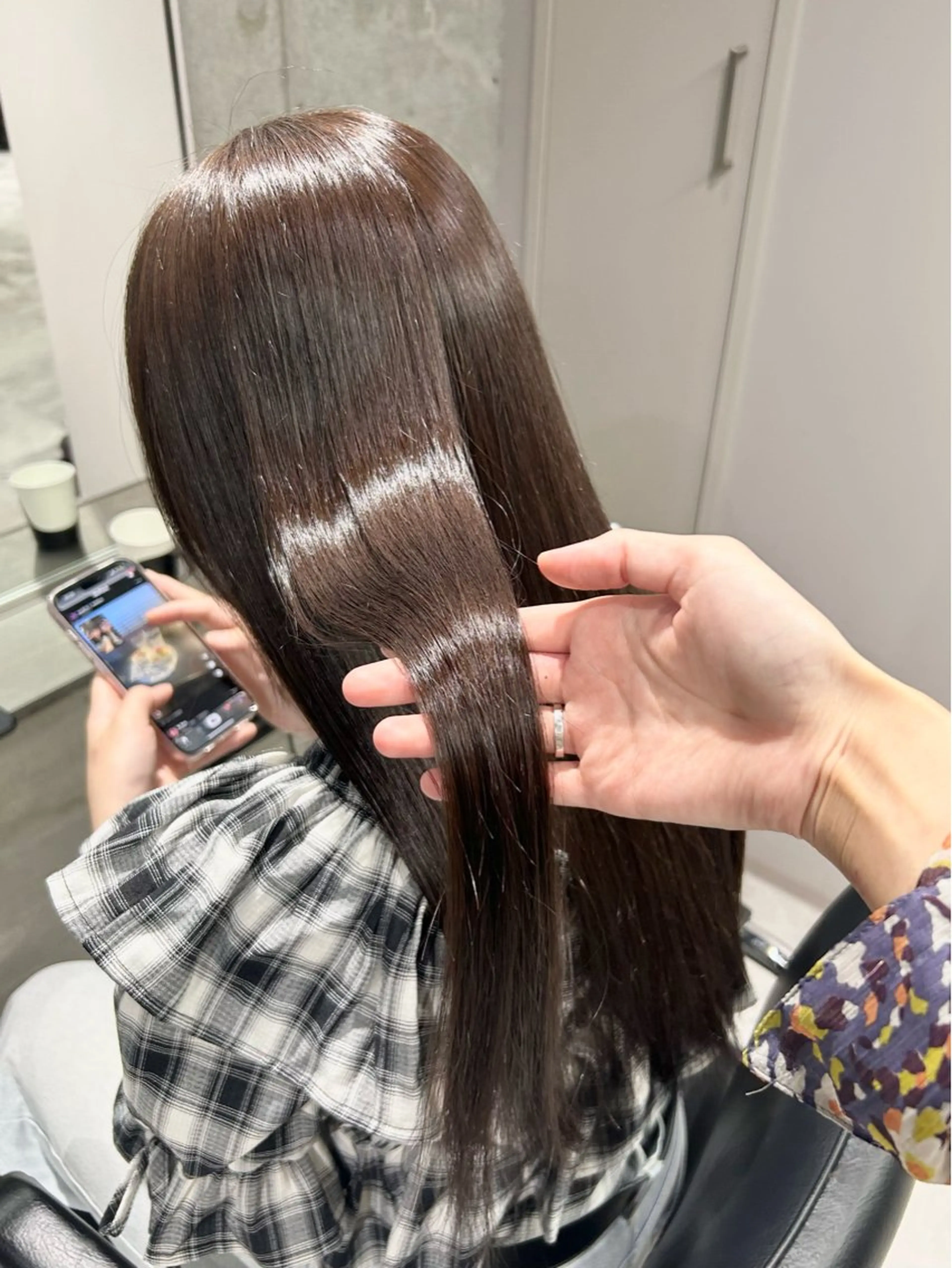 ロング カット 縮毛矯正 OAK溝の口 天使の輪👑YUKIのヘアスタイル