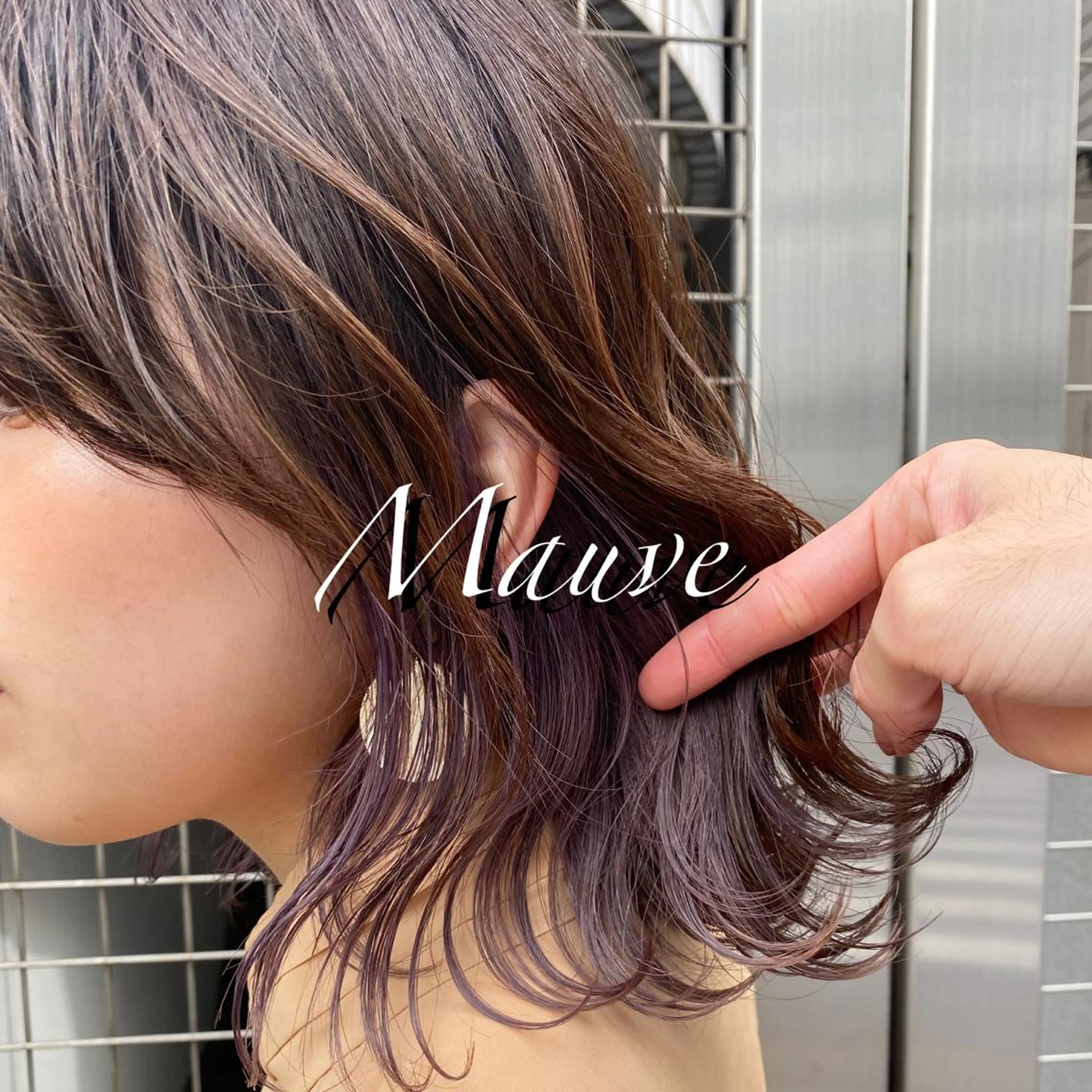 ミディアム カラー レイヤーカット/ 前髪顔周りカットのヘアスタイル