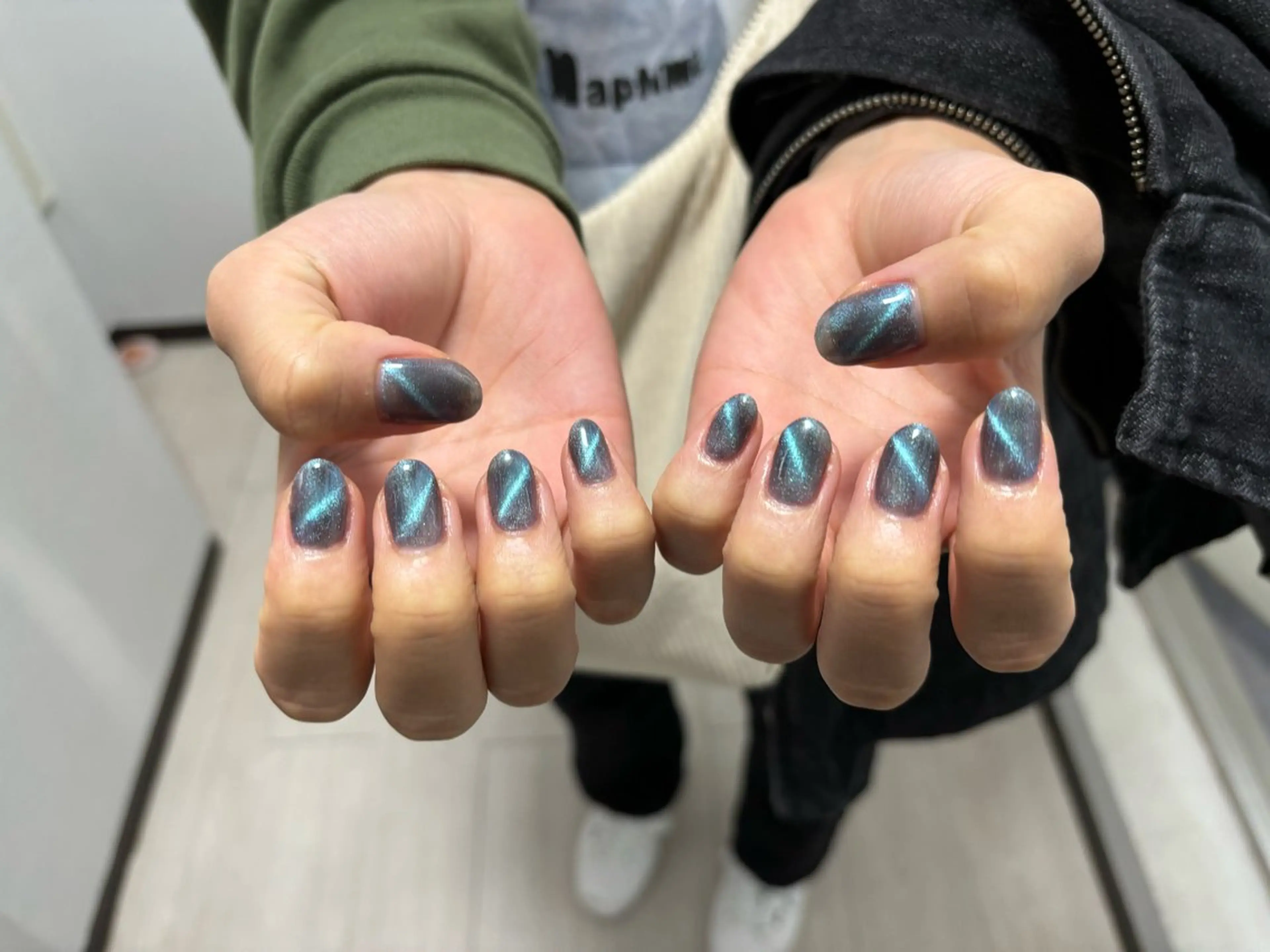 ネイル マグネットネイル Lani🌈Nail Konatsuのネイルデザイン